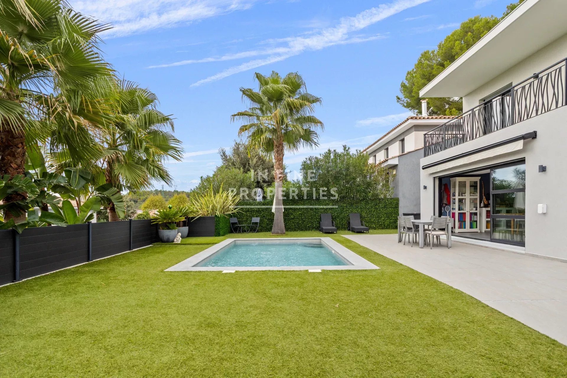 Contemporary house in Valbonne