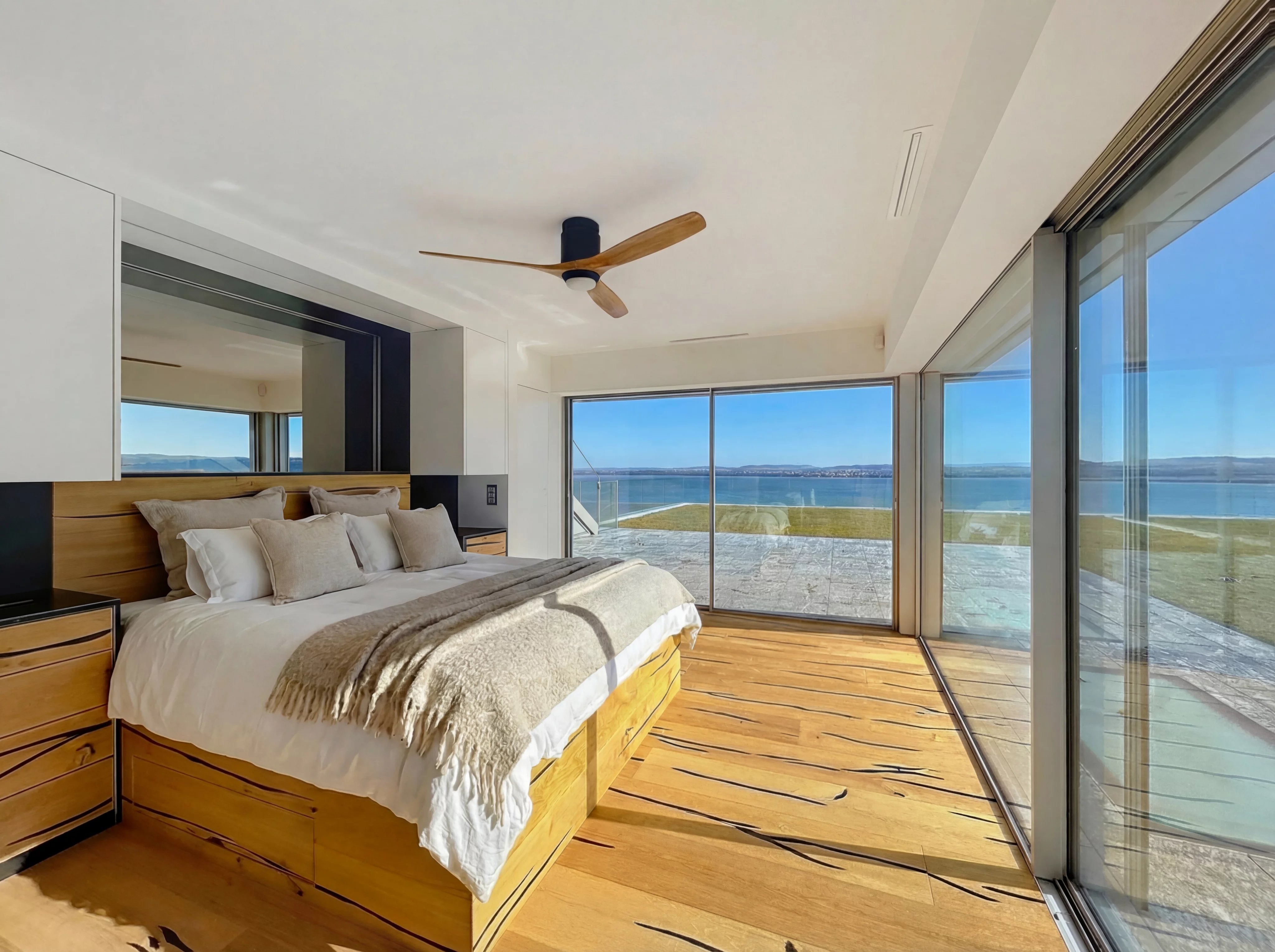 Propriété contemporaine de 600 m² avec vue panoramique sur le lac