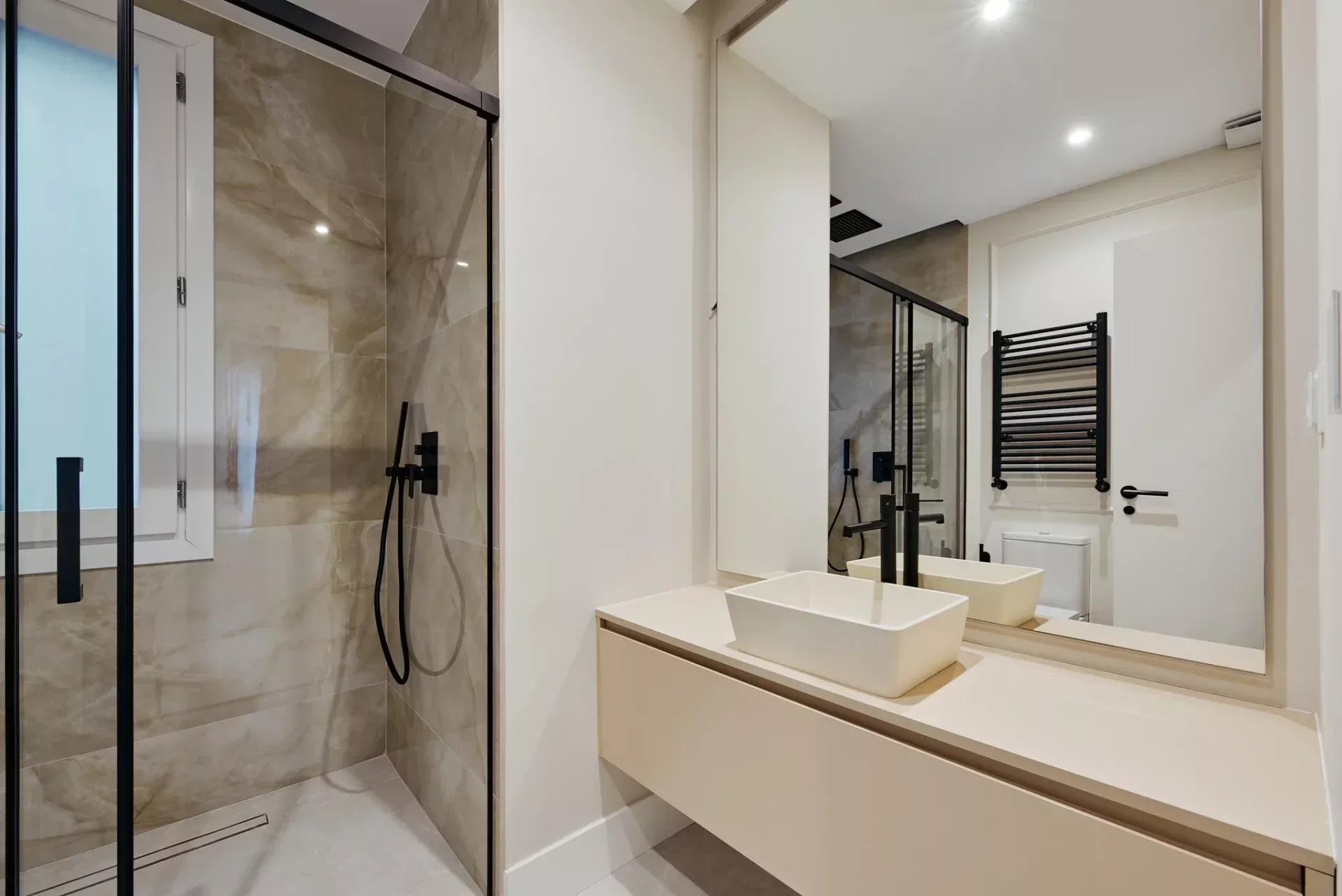 Exclusive, newly renovated apartment on Calle Goya, Salamanca district - picture 12