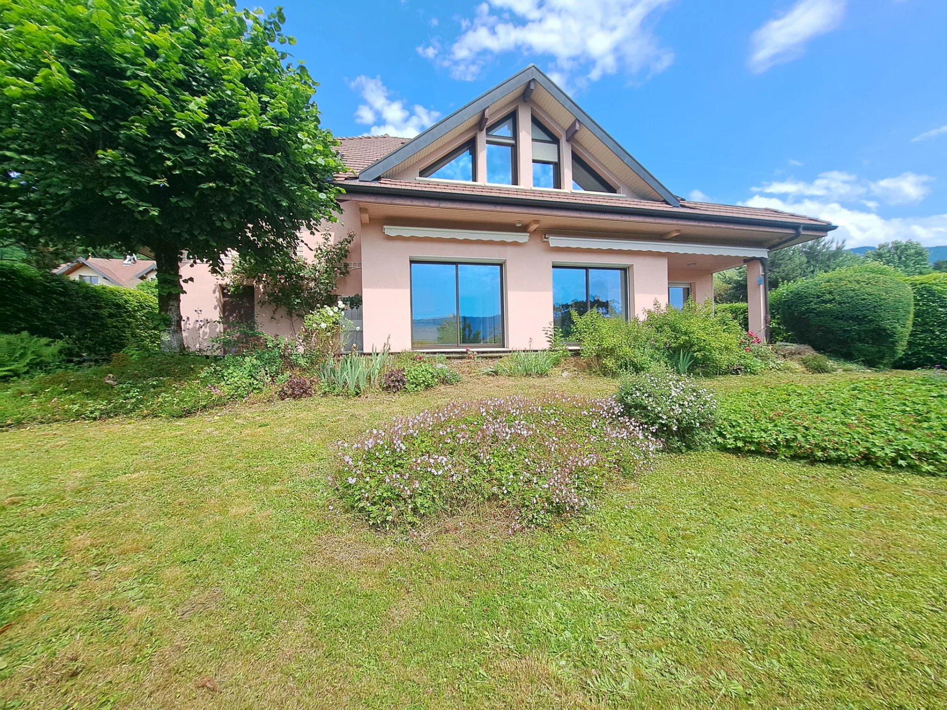Maison dominante secteur prisé du Ramponnet à Menthon-St-Ber