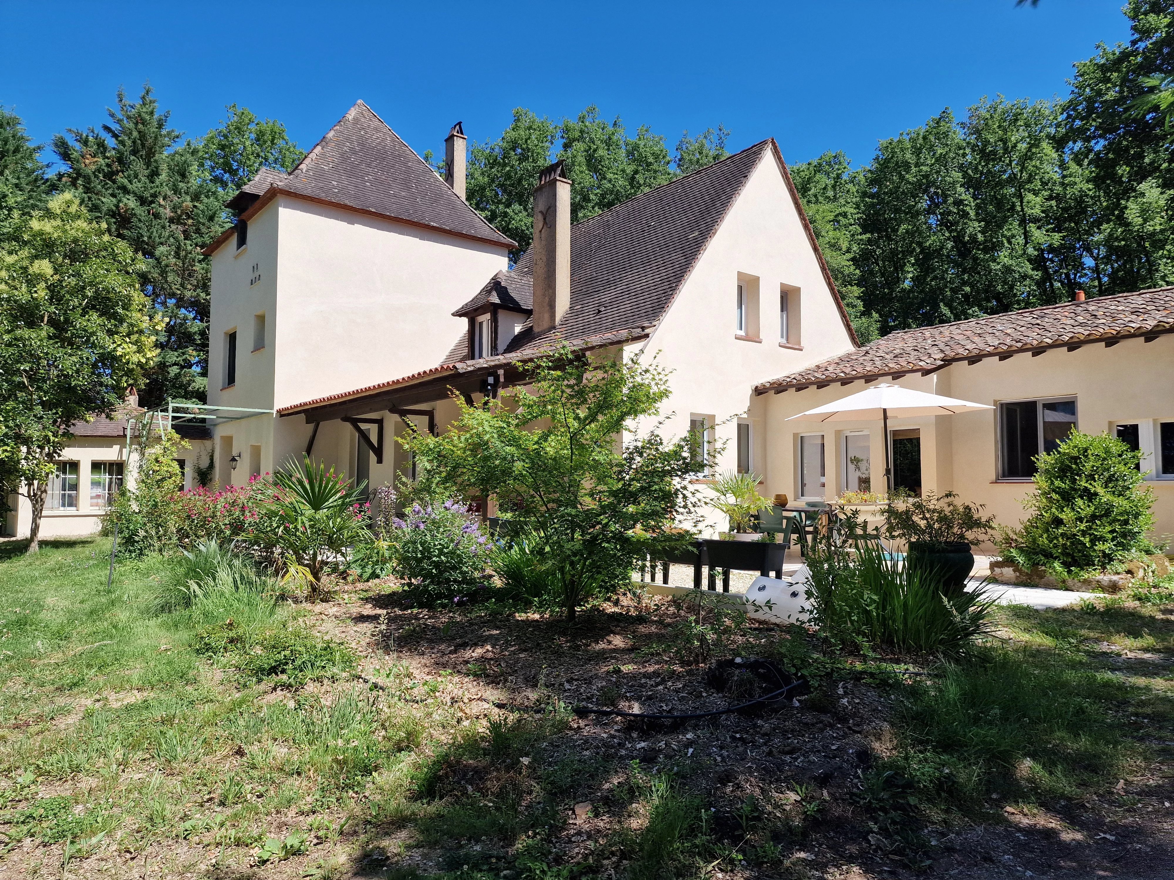 5-bed period property set in peaceful location near Bergerac.