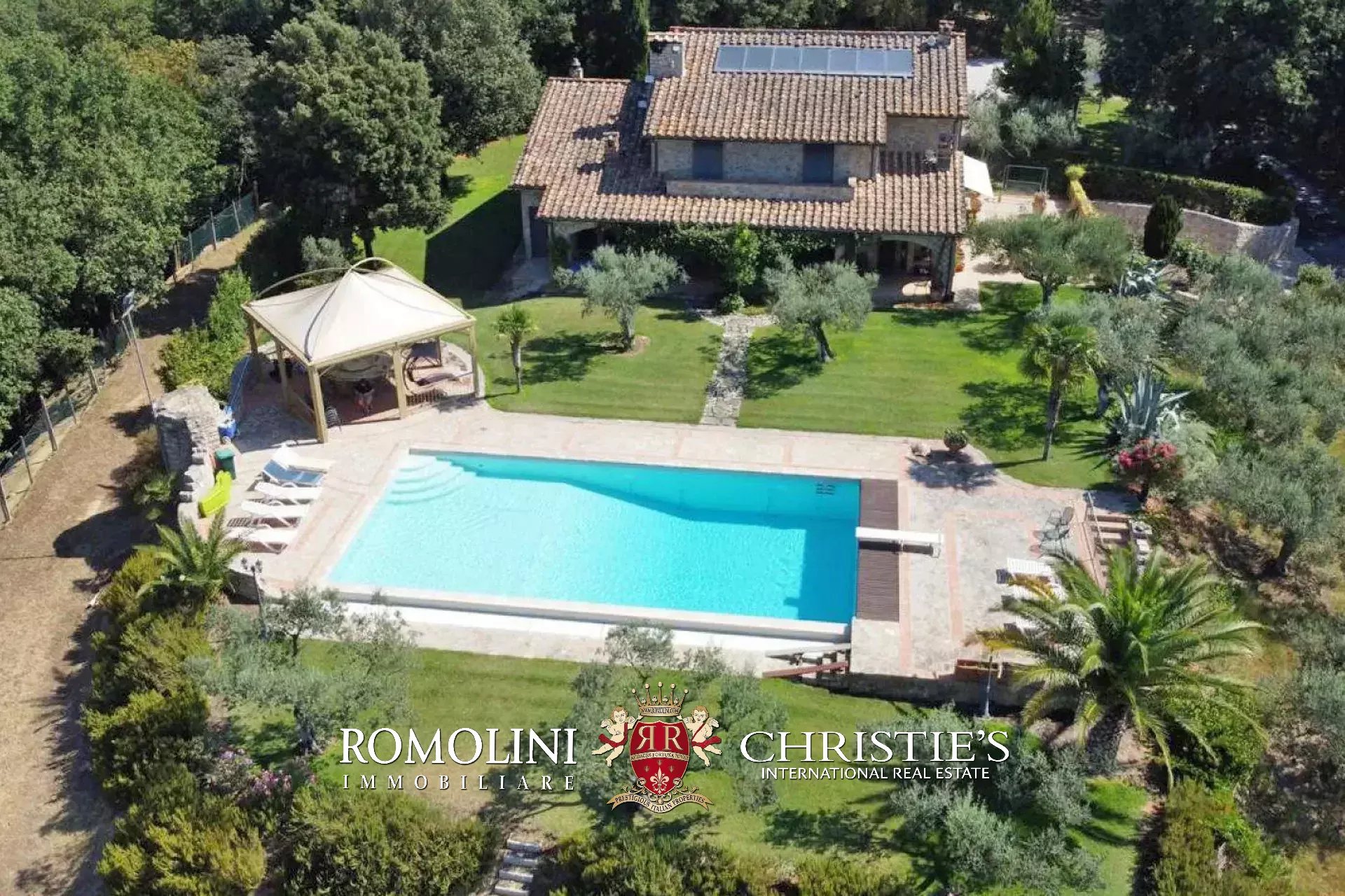 7 Bedroom Villa/Townhouse's Image 3