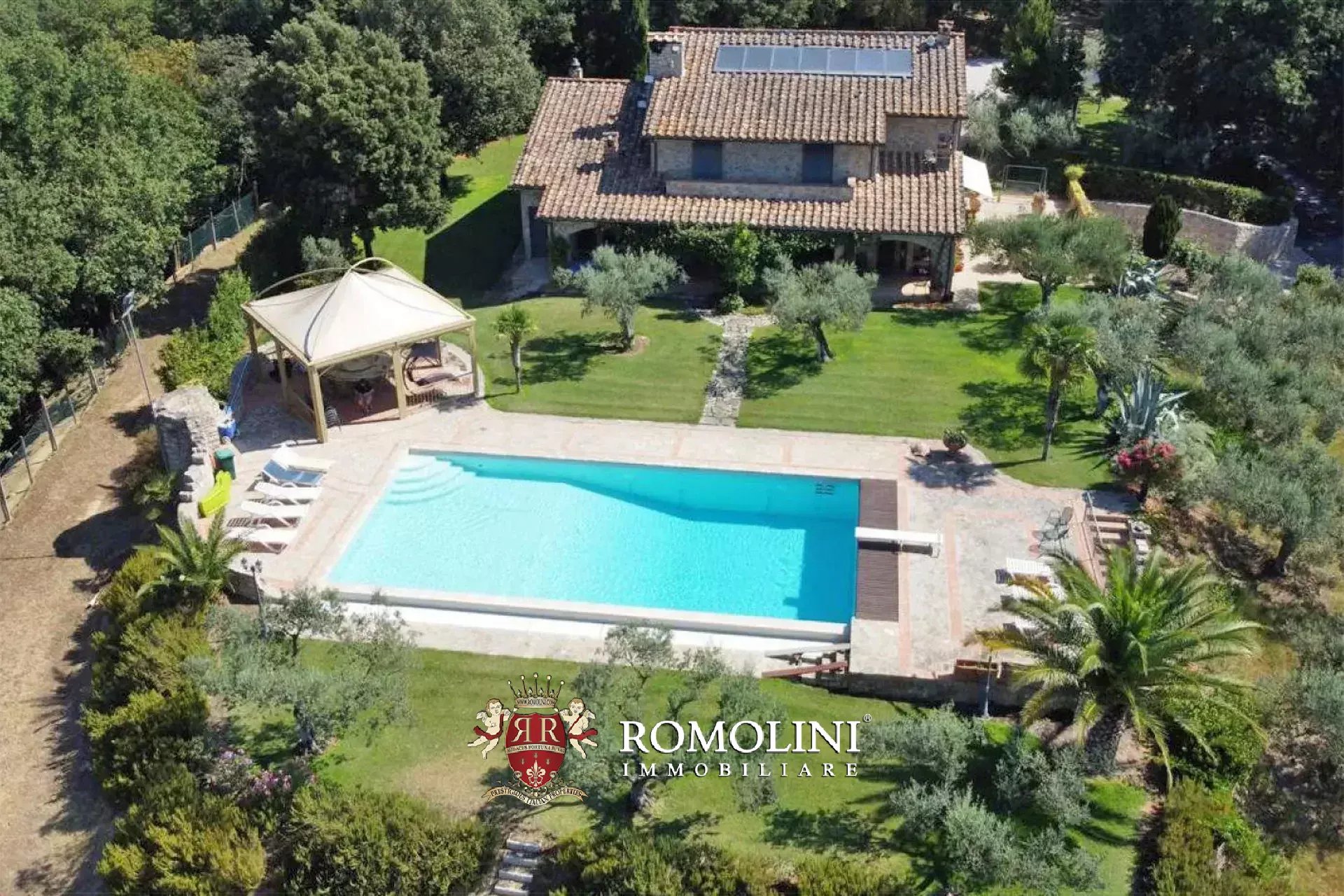 7 Bedroom Villa/Townhouse's Image 3