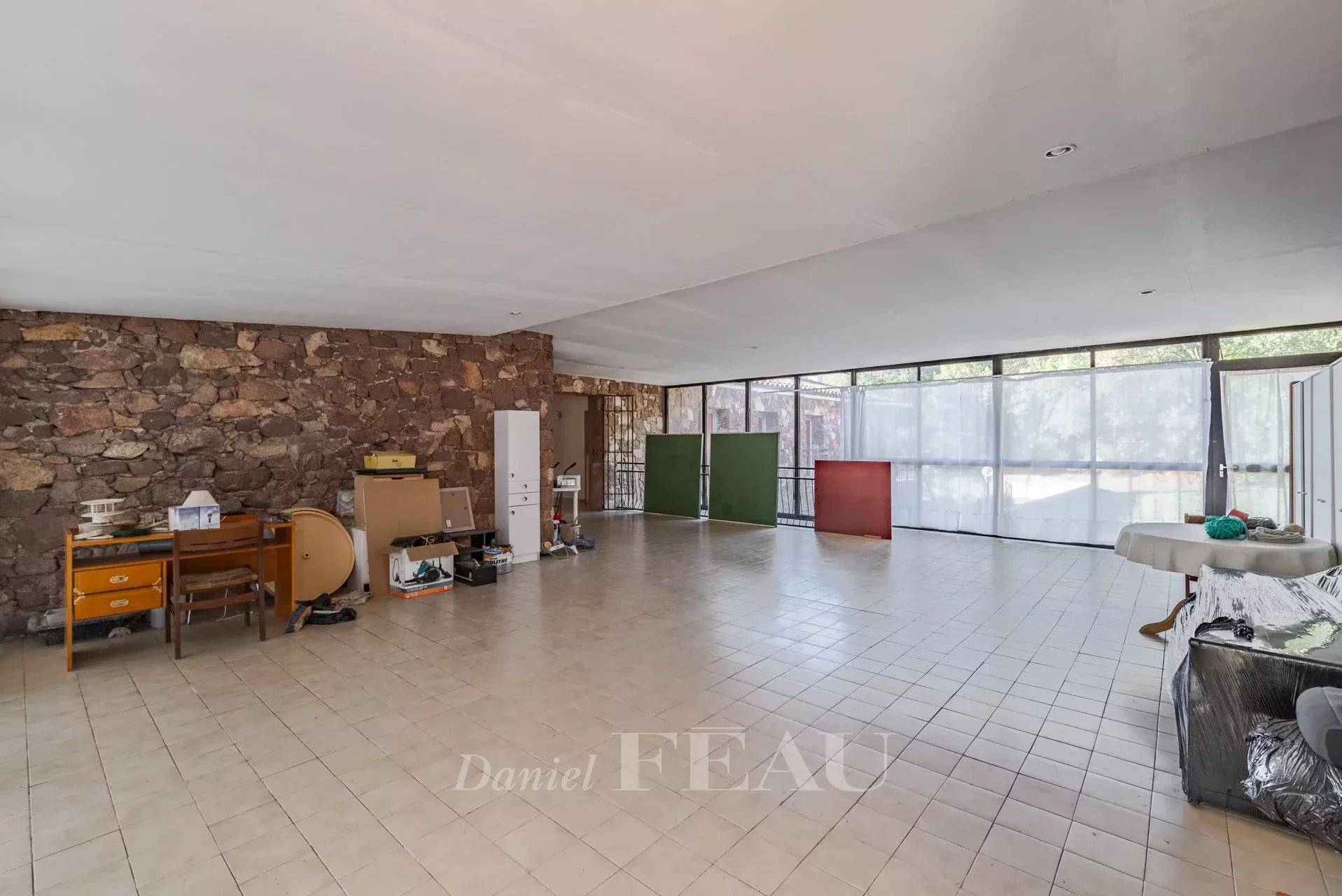 Sale Mas Bagnols-en-Forêt