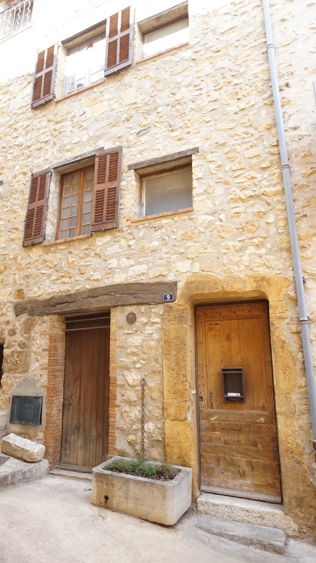 06740 CHÂTEAUNEUF-GRASSE APPARTEMENT