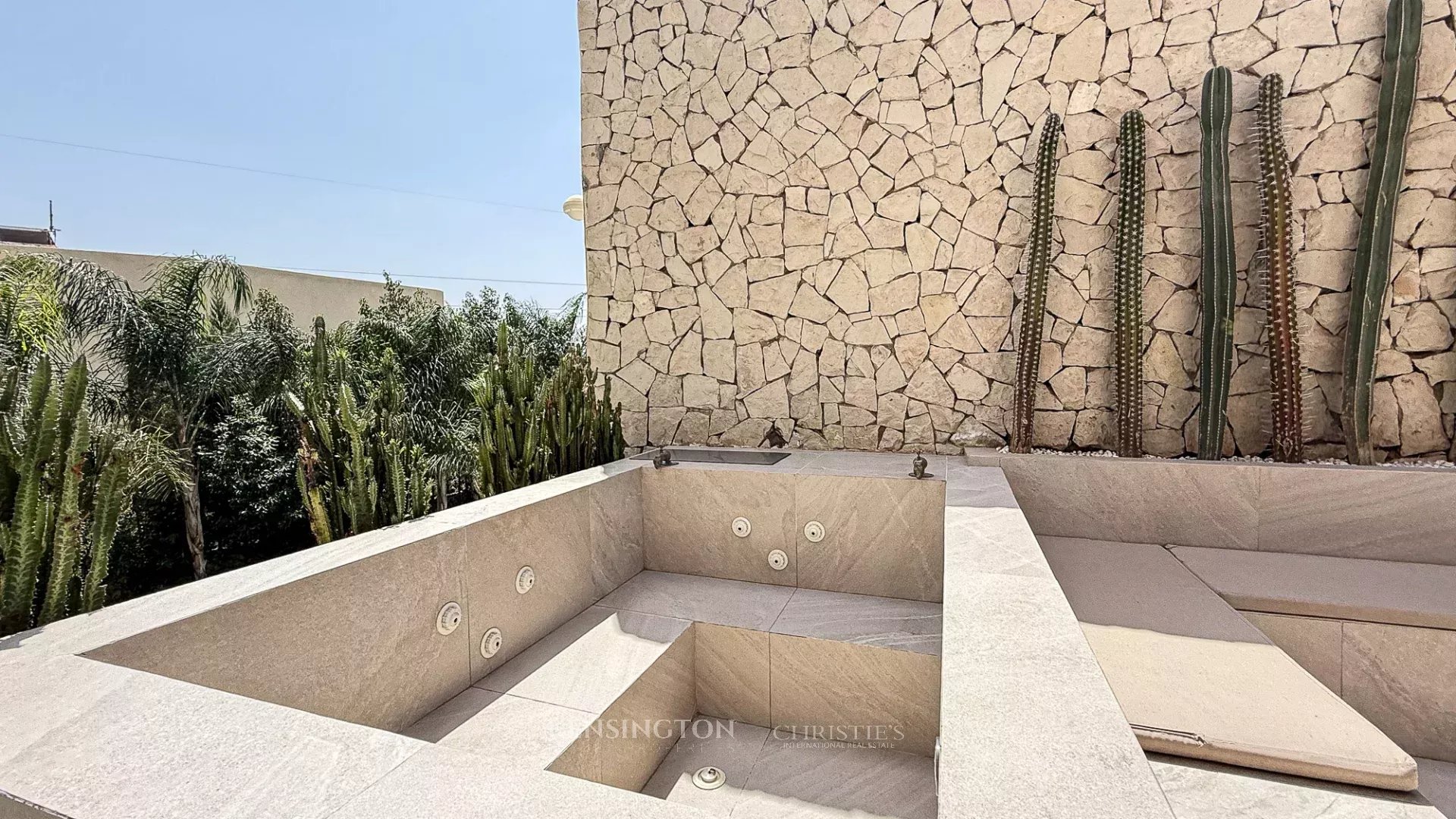 4 Bedroom Villa/Townhouse's Image 21
