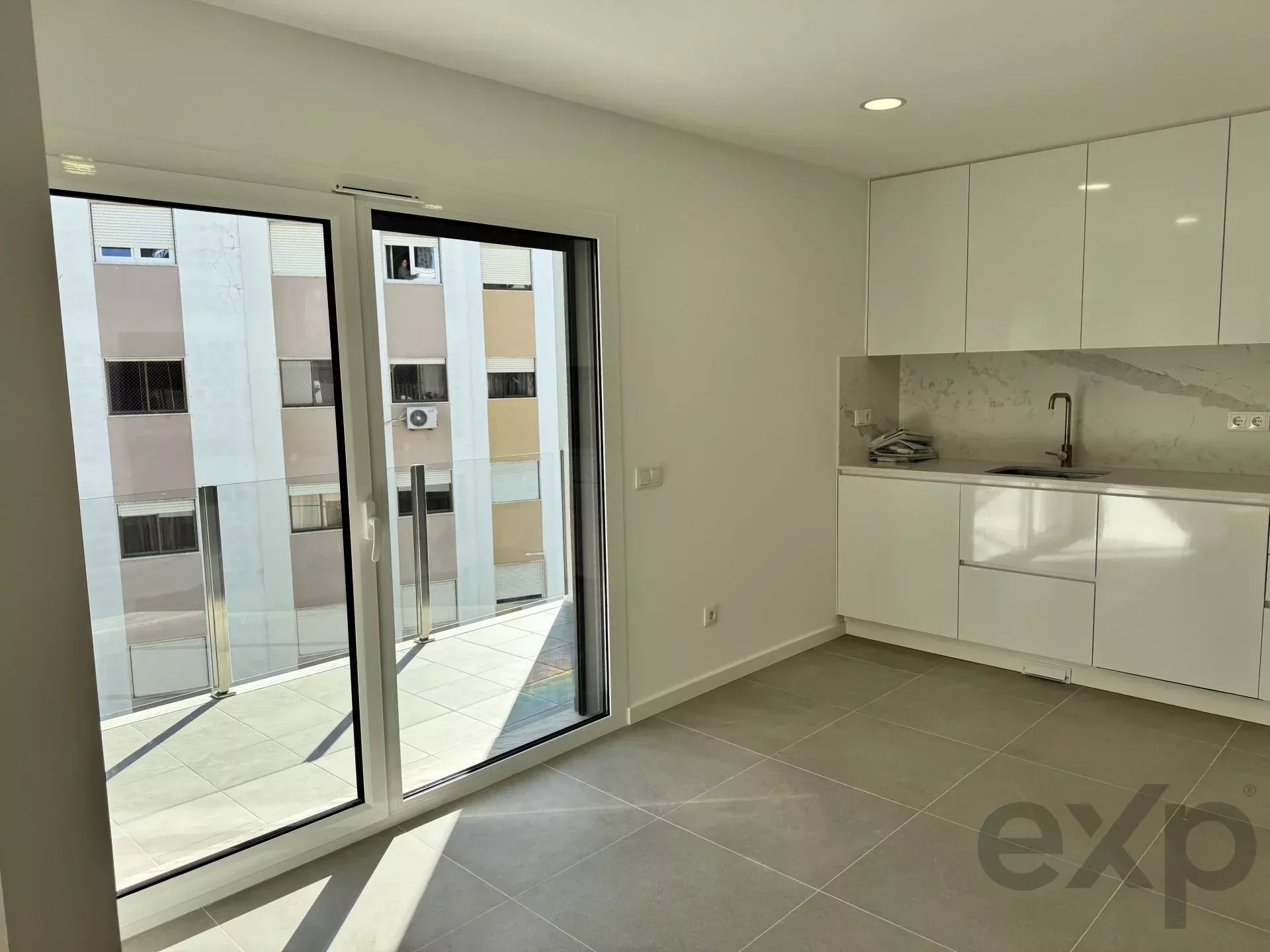 Modern 3-bedroom apartment with 142m² in Seixal 85506239 image 3