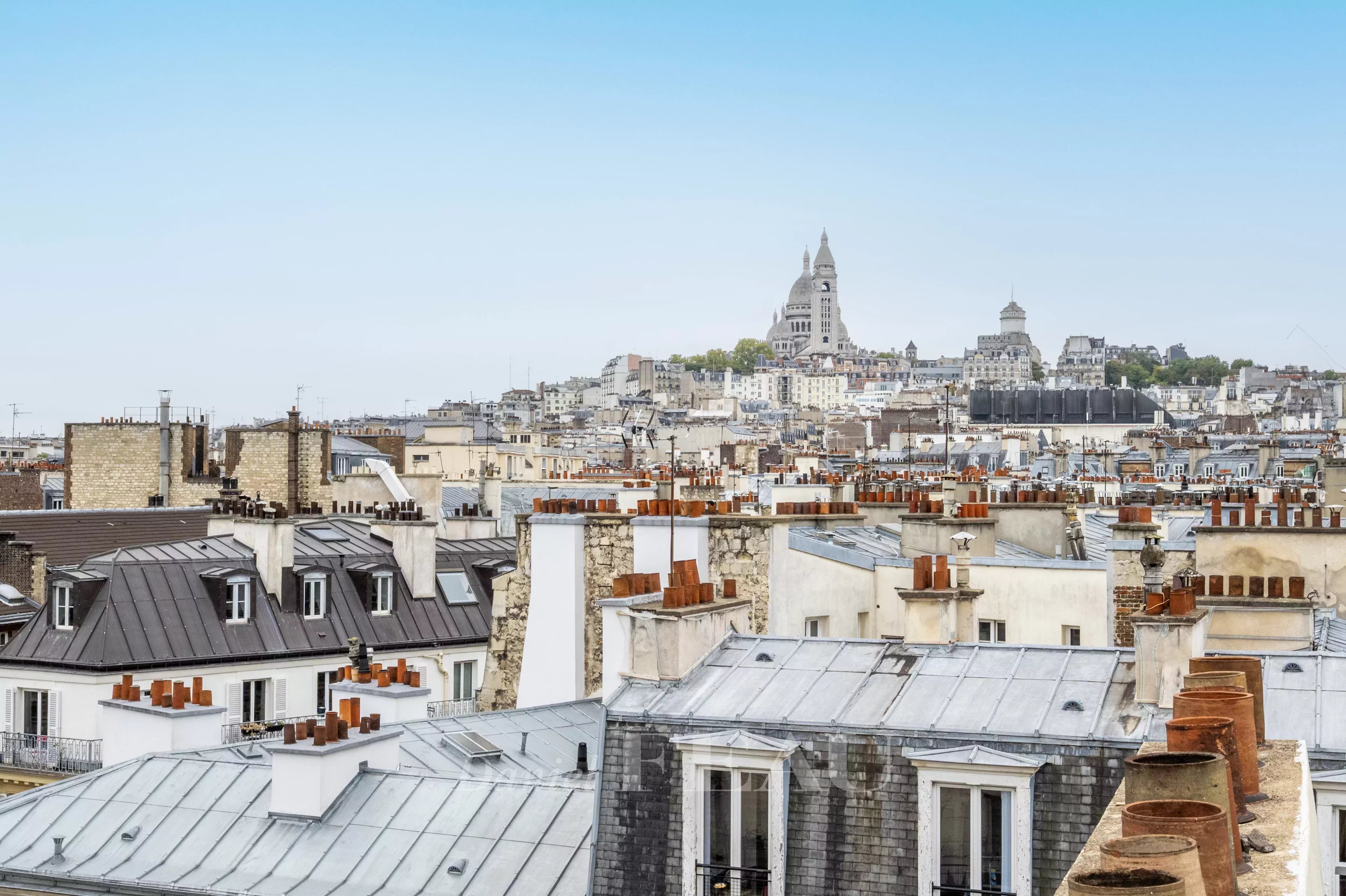 Paris 18th District – A superb 4-bed apartment with an exceptional terrace
