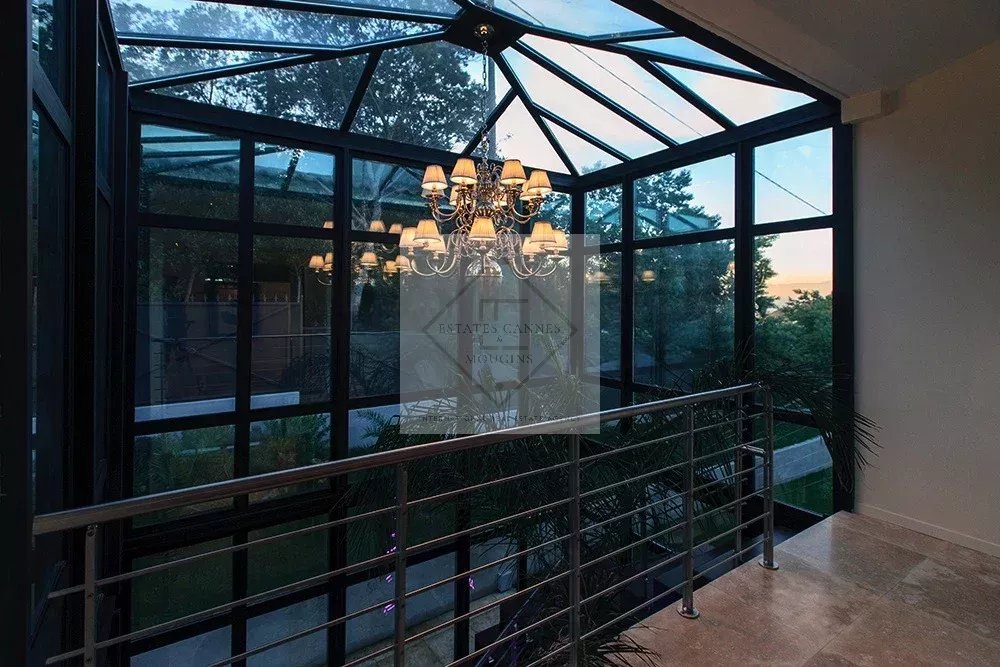 À Louer – Villa Contemporaine d’Exception à Super Cannes – 430 m² avec Vue Mer Panoramique — photo 7
