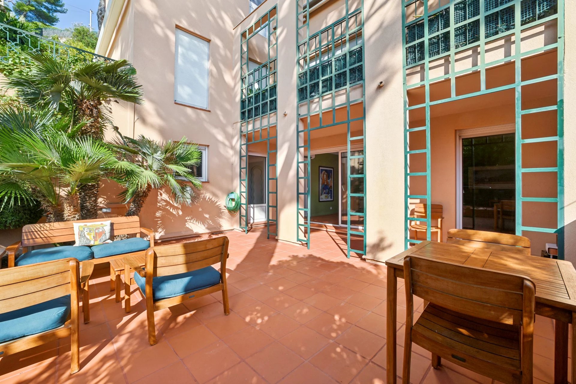 Appartement rénové d'une chambre avec grande terrasse orientée au sud