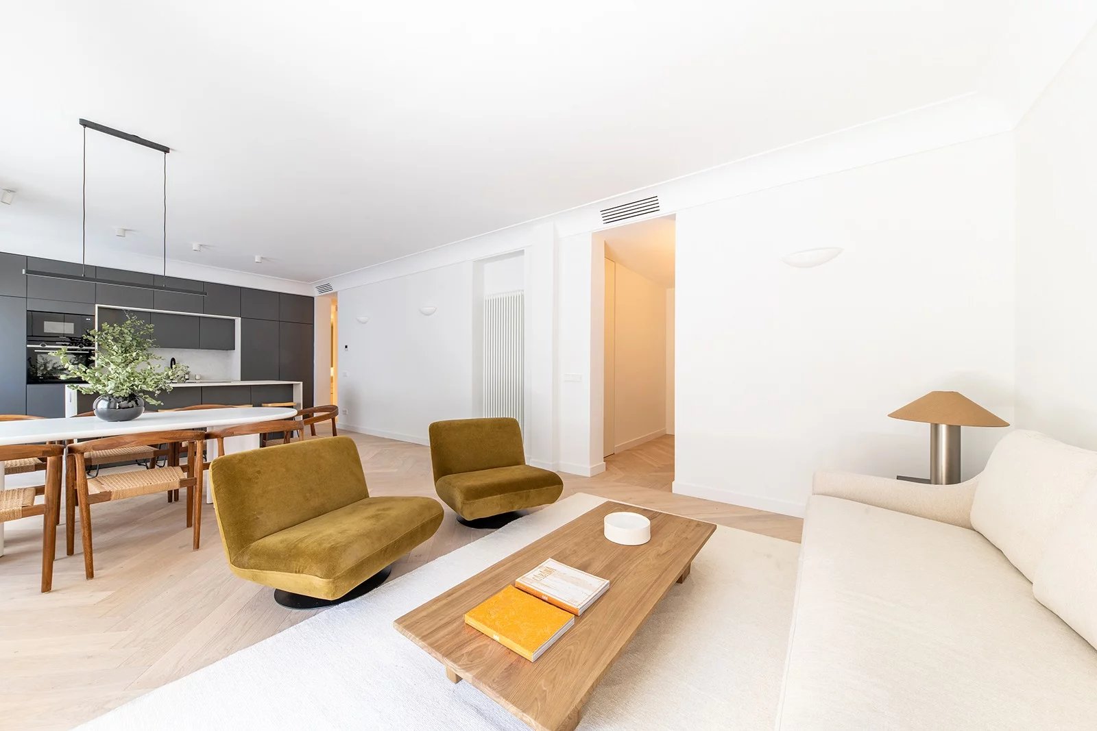 Exclusive exterior home with terrace in the Salamanca neighborhood