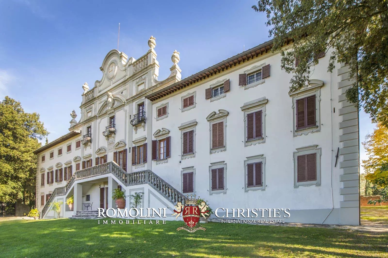 LUXURY HISTORICAL VILLA FOR SALE IN RADDA IN CHIANTI, TUSCANY