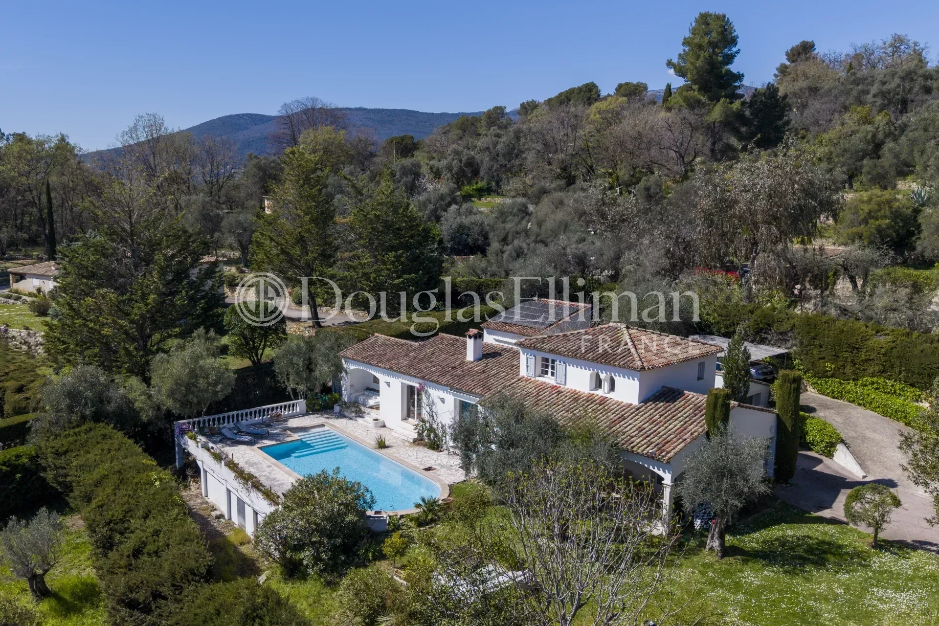 OPIO – Propriété avec deux studios, un grand jardin et une piscine - Image nᵒ2