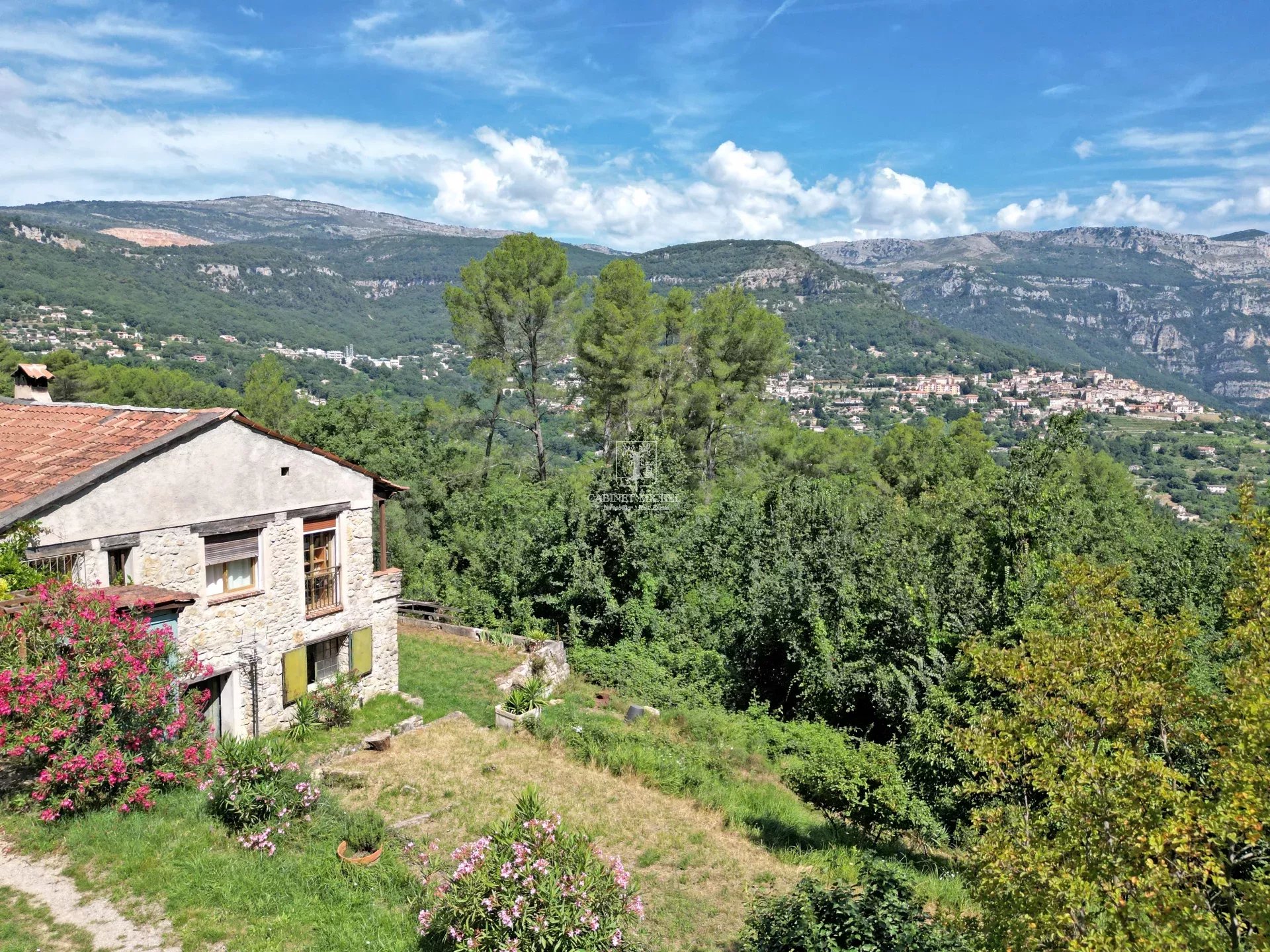 06650 LE ROURET VILLA