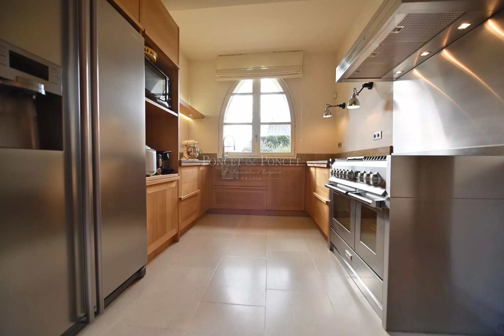 9 Bedroom Villa/Townhouse's Image 8