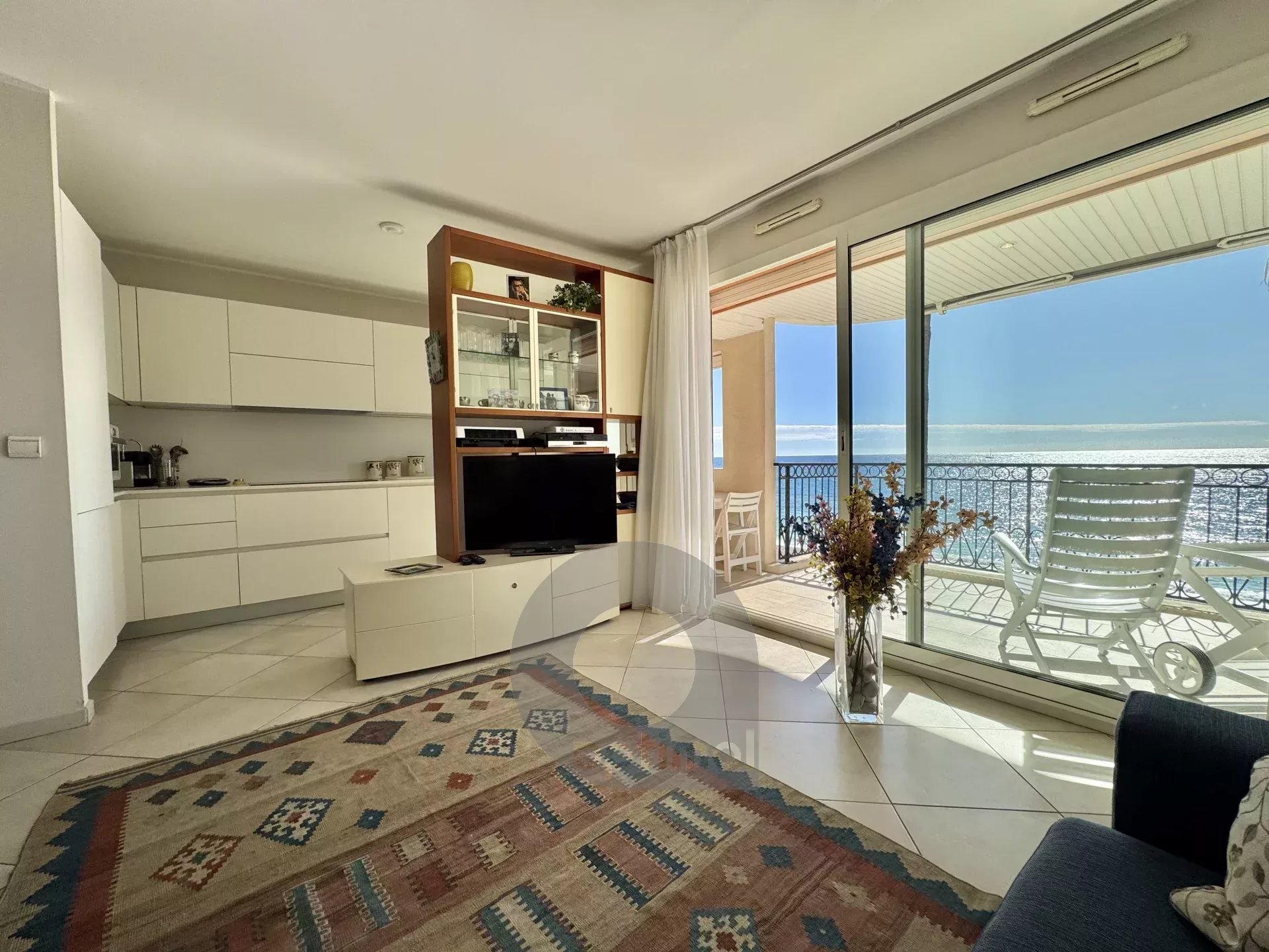 Appartamento 3 locali con terrazza fronte mare