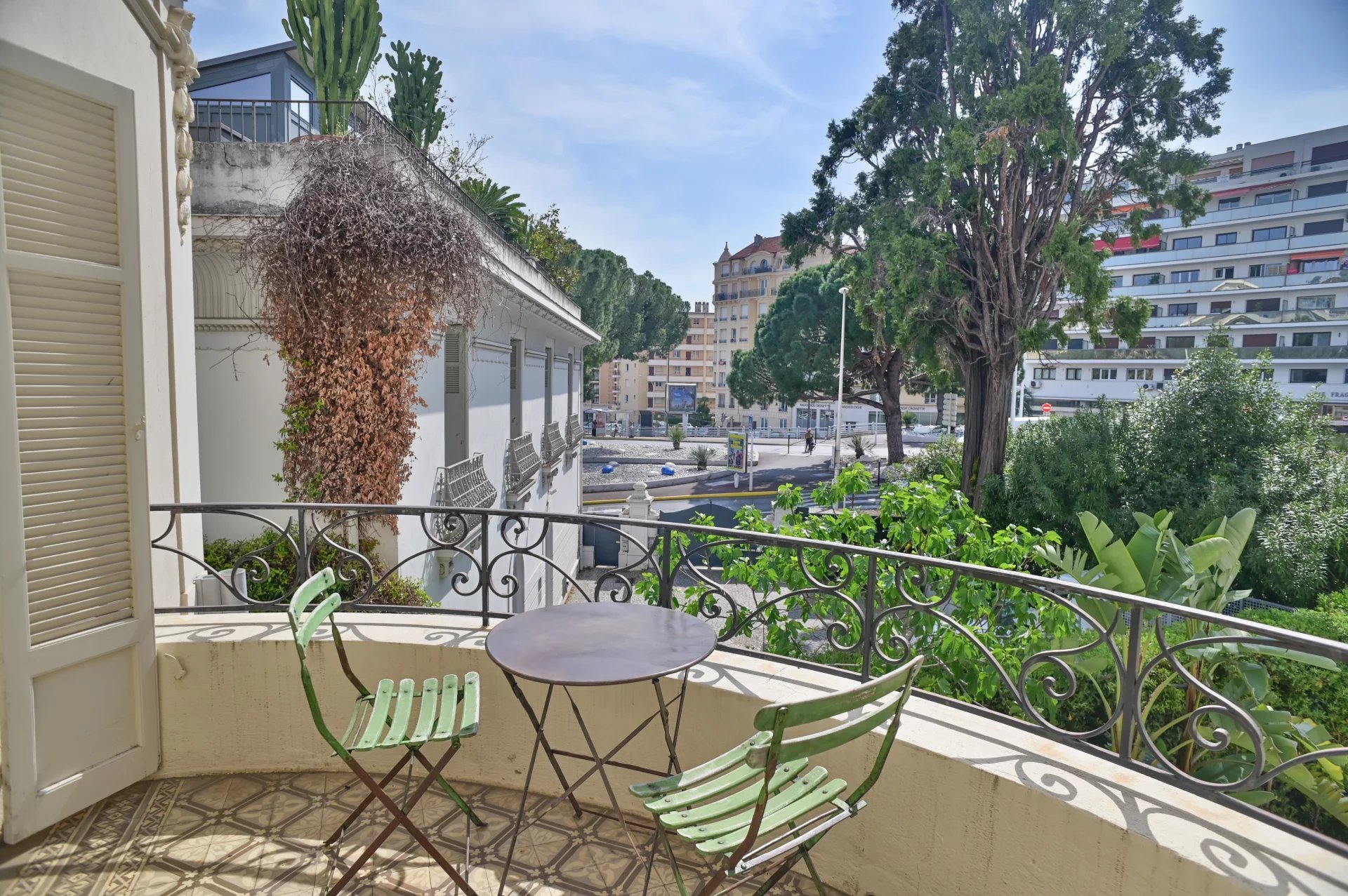 CENTRUM CANNES — Rzadki klejnot Belle Époque