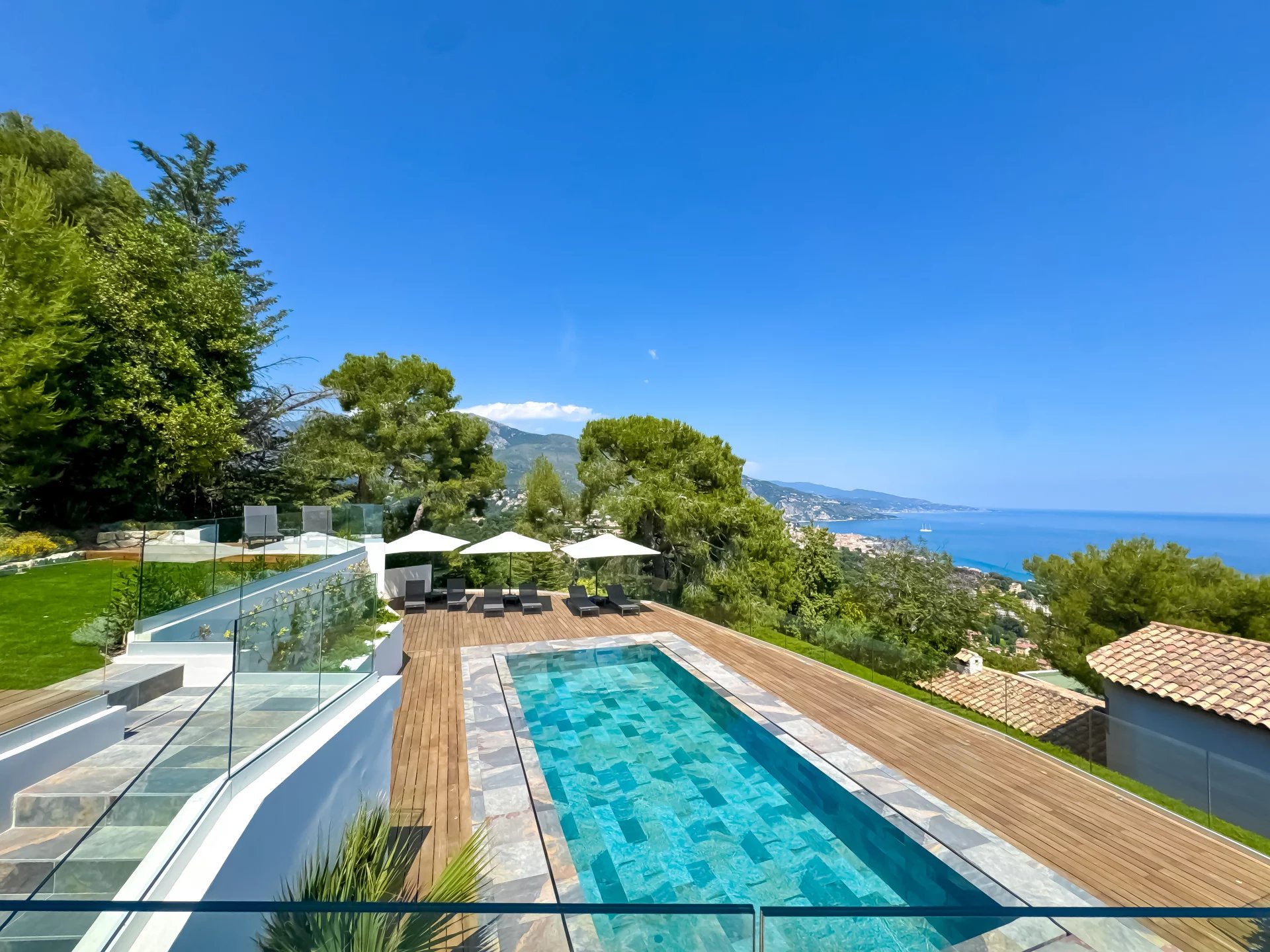 Roquebrune Cap Martin : Luxurious Villa Opportunity