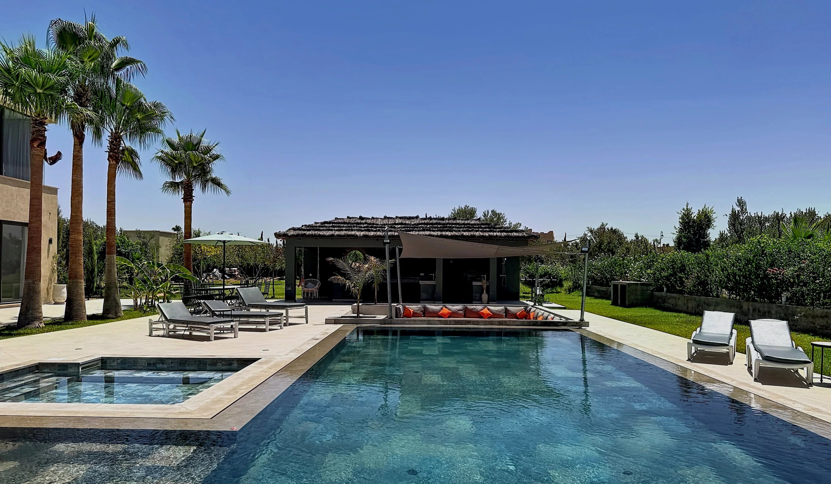 CONTEMPORARY VILLA FOR SALE