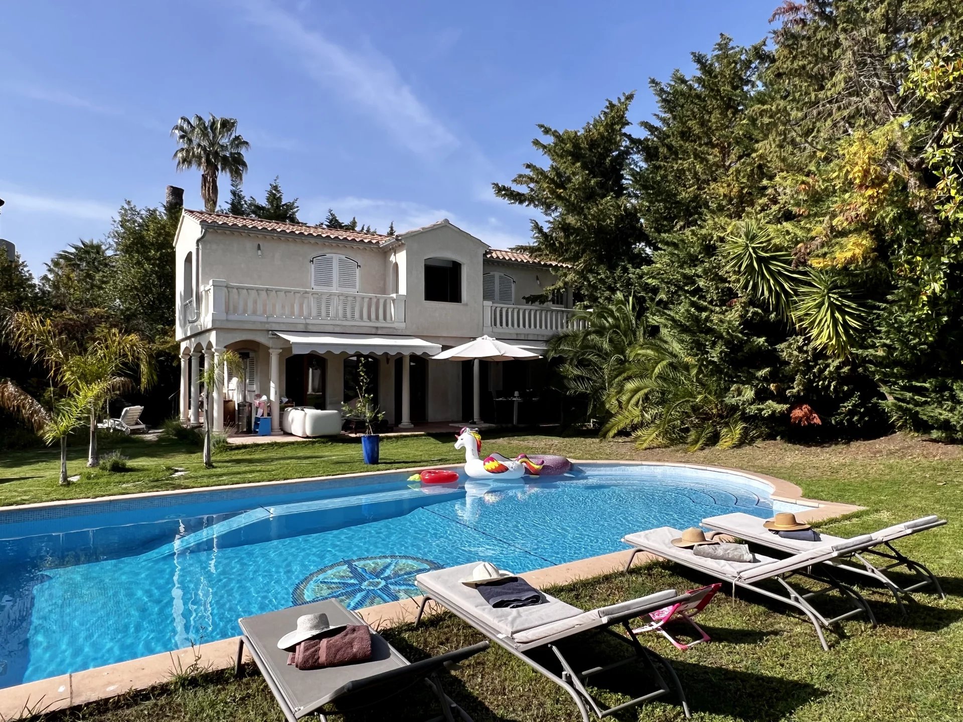 Villa sur le versant Ouest du Cap d'Antibes