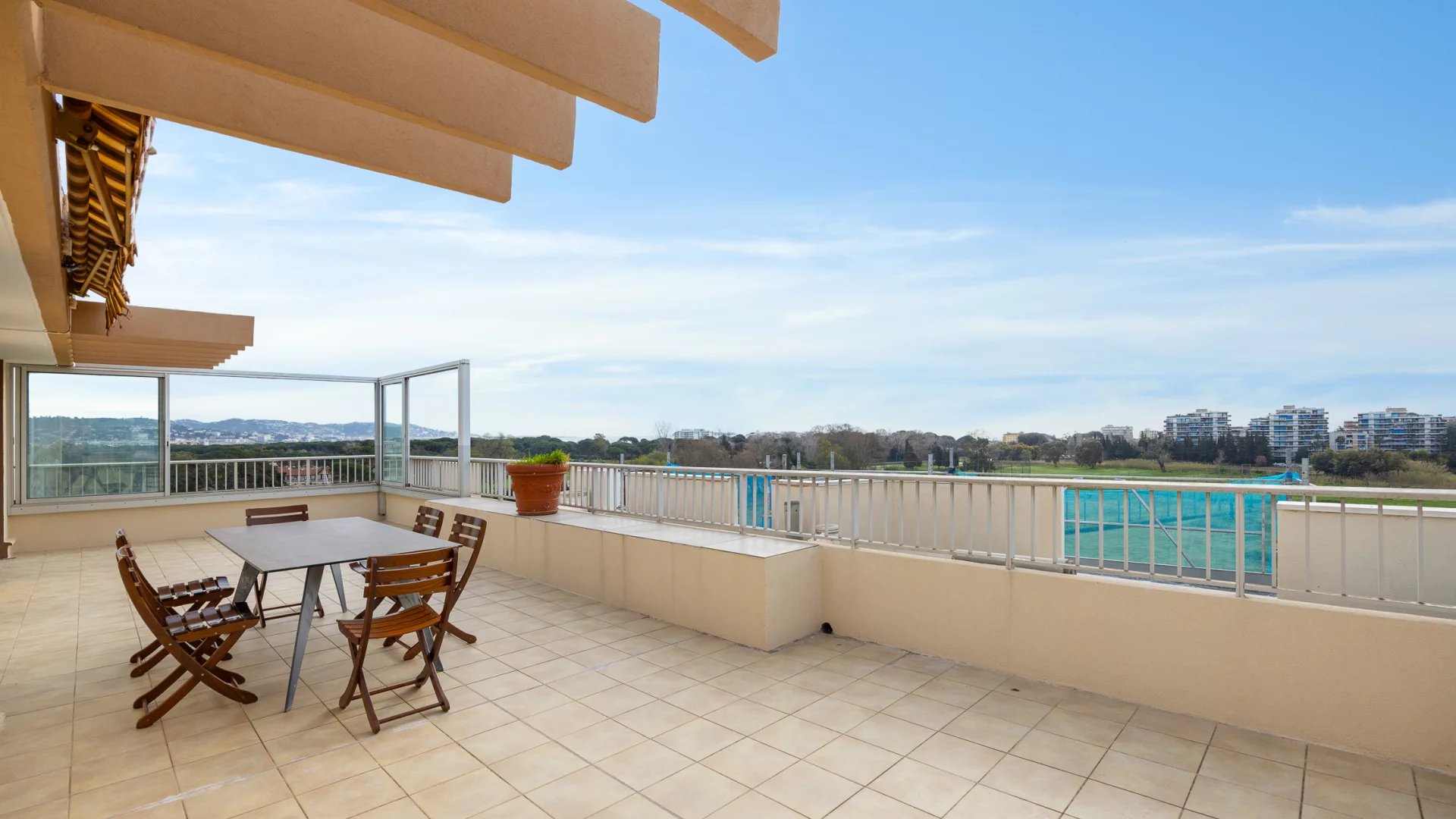 APPARTEMENT VUE MER AU COEUR DE LA VILLE