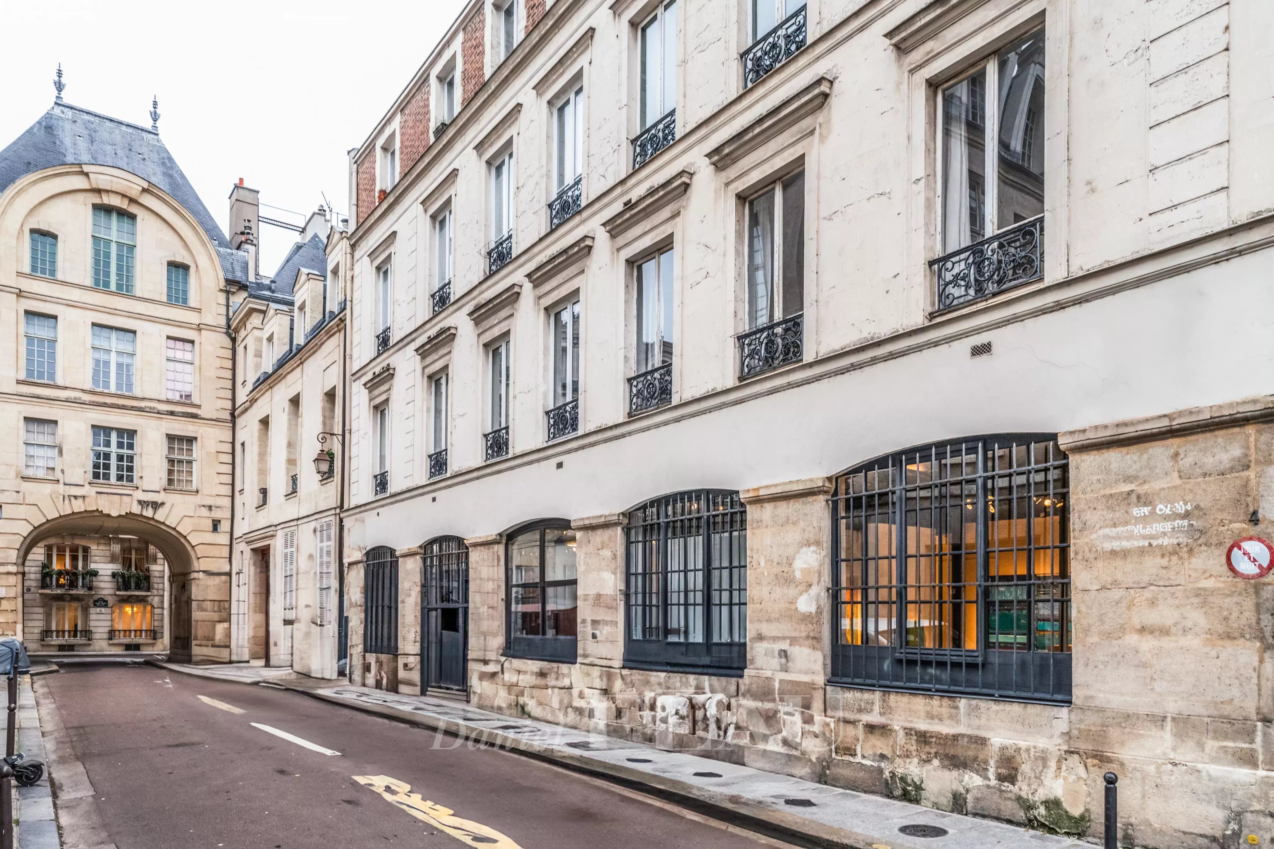 Paris IVe - Ile Saint-Louis -  Local commercial