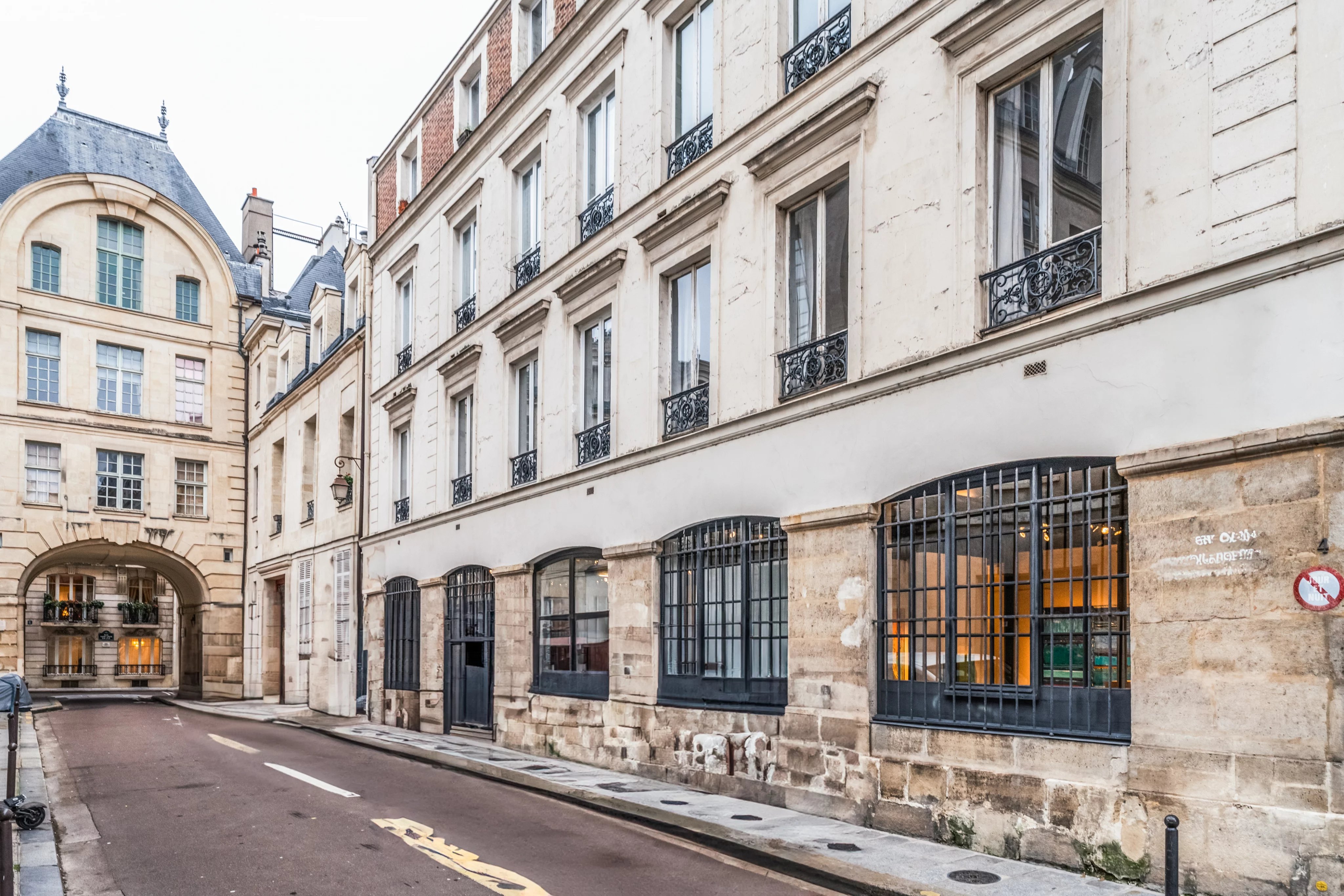 Paris IVe - Ile Saint-Louis -  Local commercial