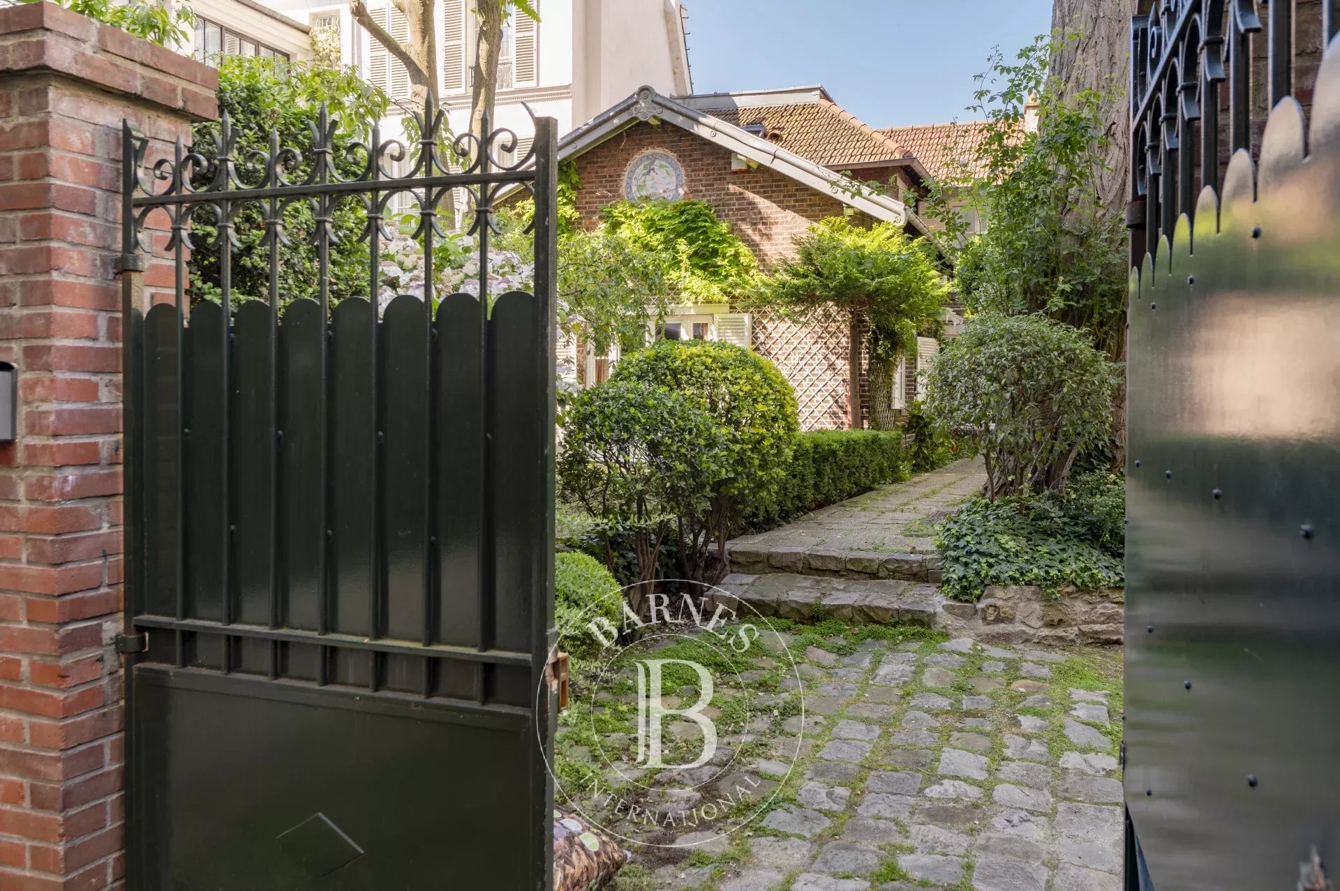 House Paris 75009  -  ref 84536601 (picture 1)