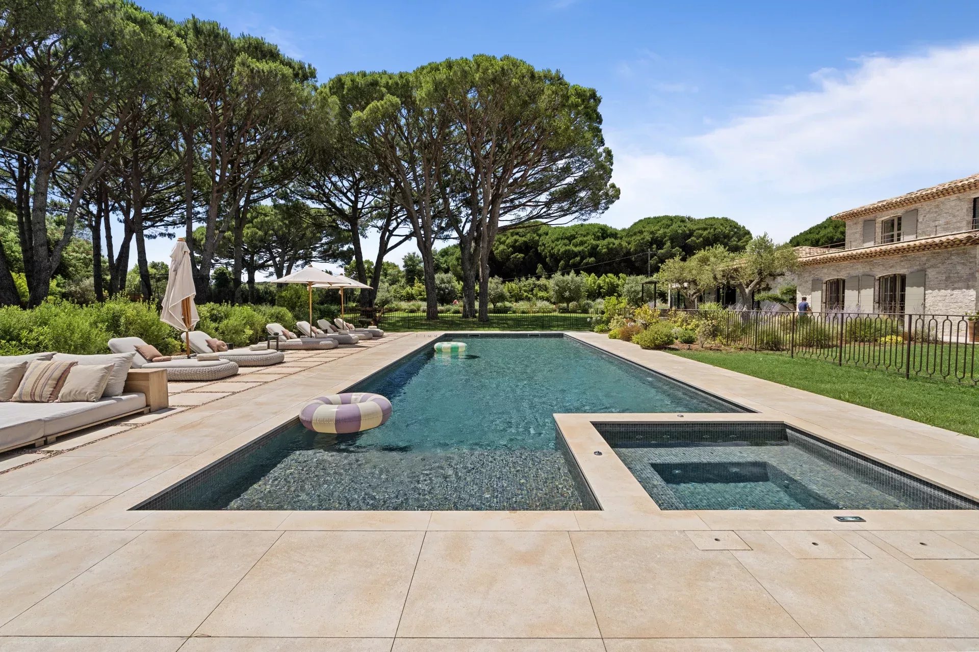 Agence immobilière de 