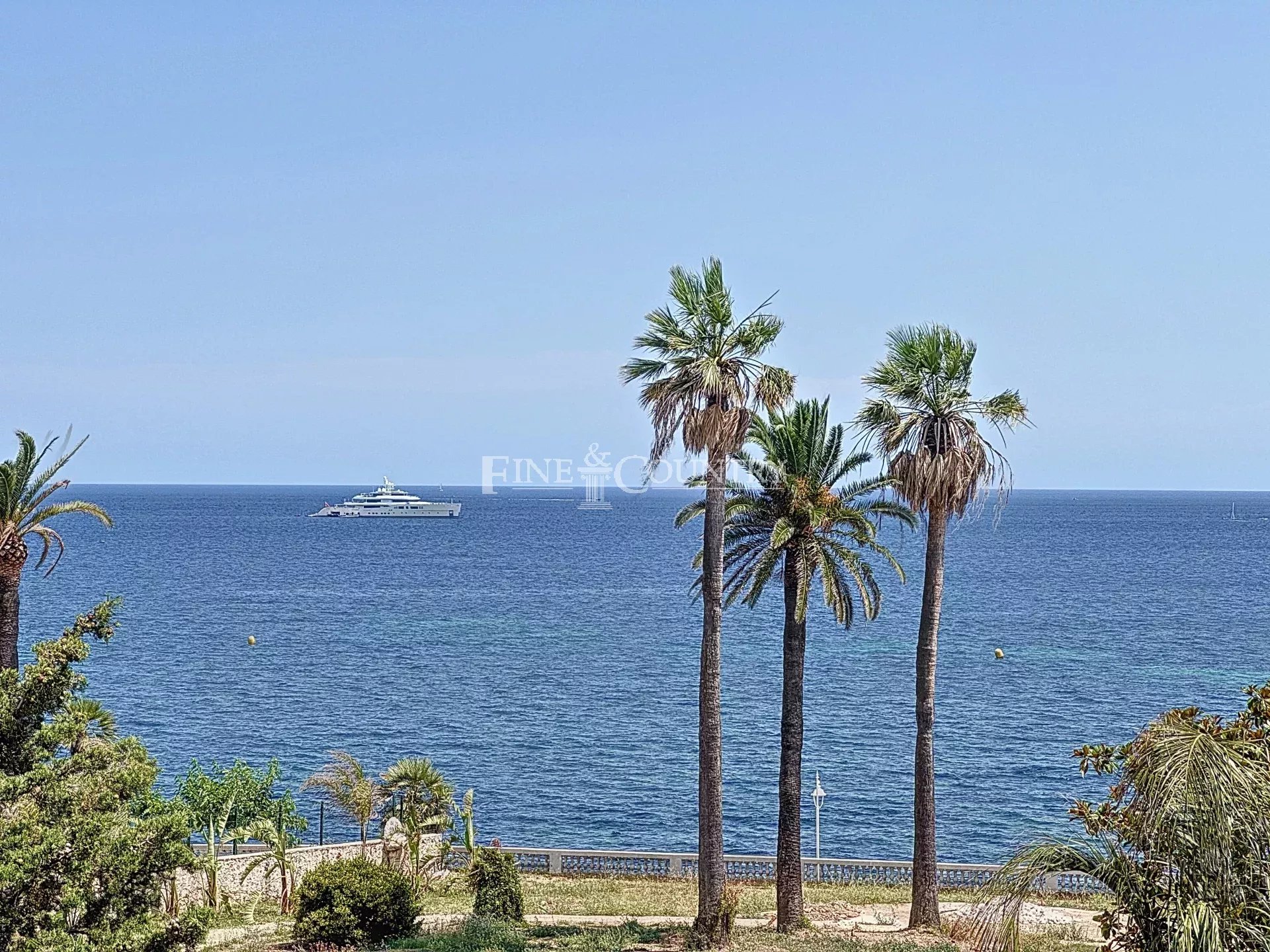 Photo of 3 BEDROOM APPARTEMENT FOR SALE CANNES PALM BEACH