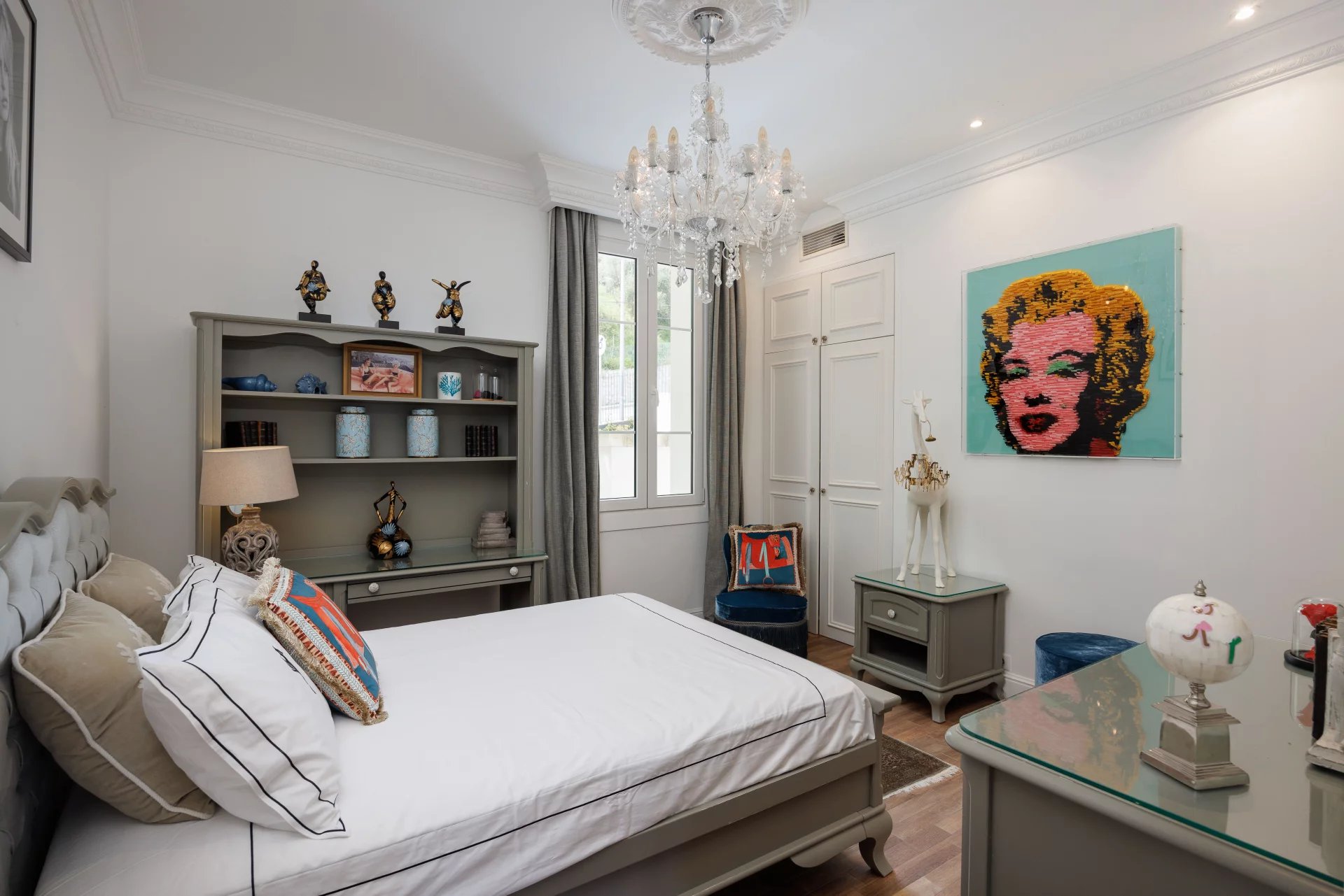 Tastefully renovated villa with guest house and open views