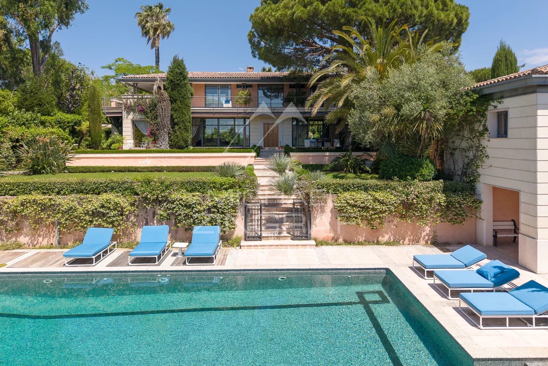 5 Bedroom Villa/Townhouse's Image 11