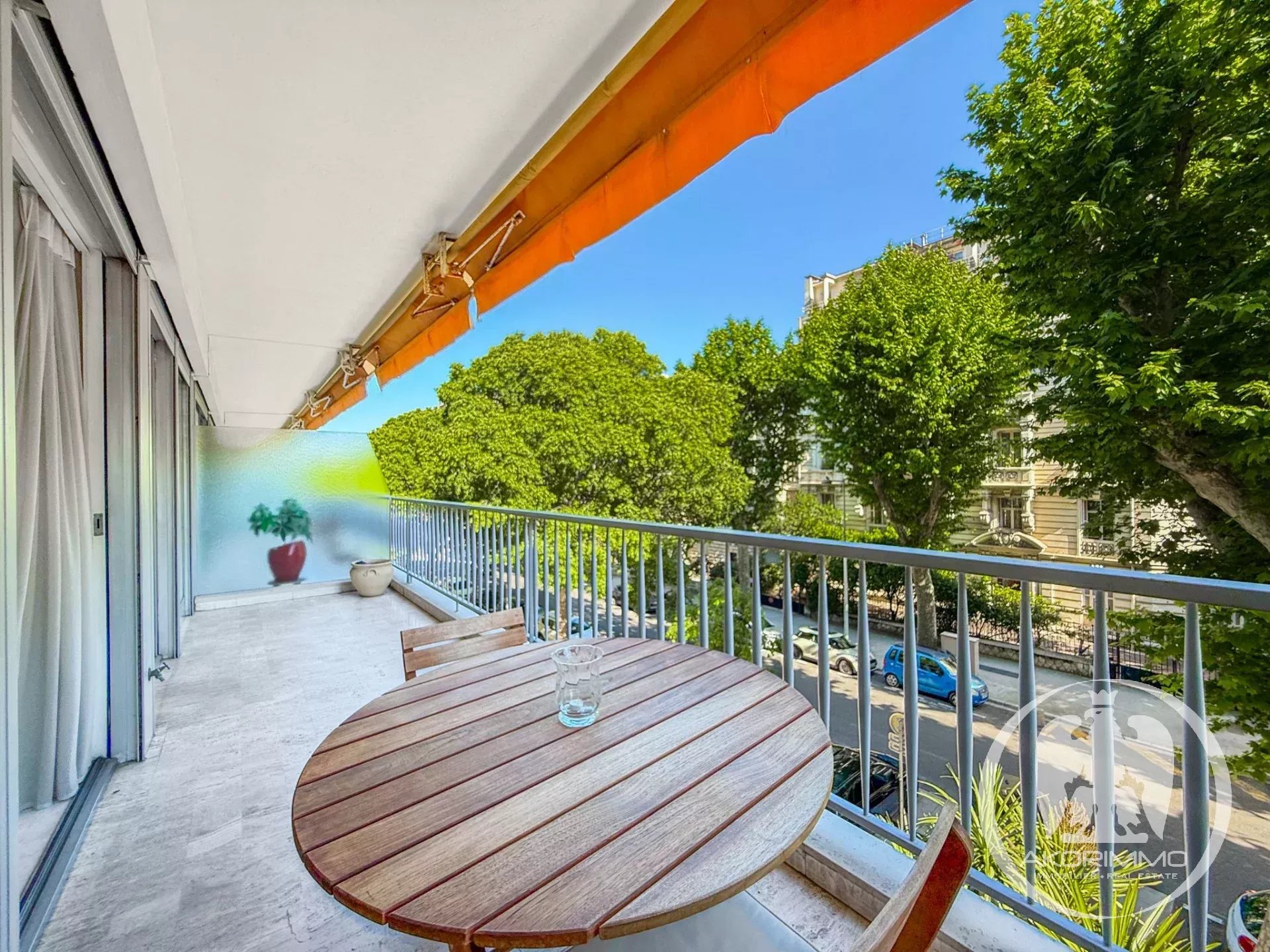 CARRE D'OR/NICE /GRAND DEUX PIECES 70m2/TERRASSE /PLEIN SUD /CAVE