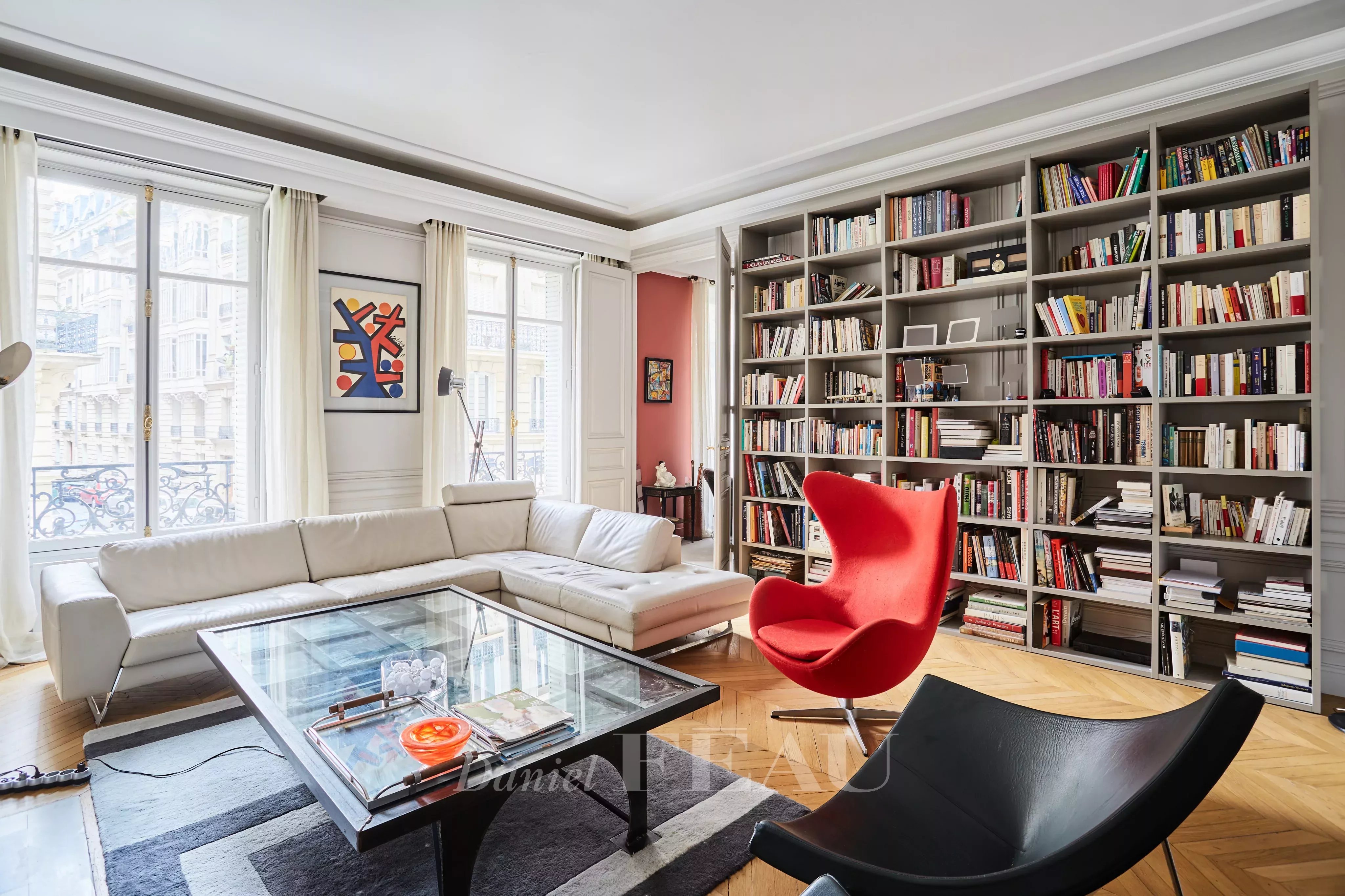 Paris 16th District – An elegant 4-bed apartment