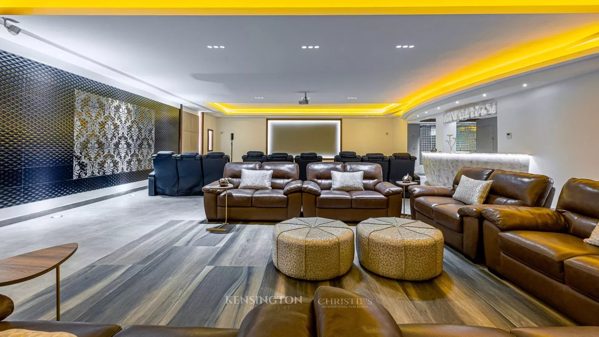 6 Bedroom Villa/Townhouse's Image 37