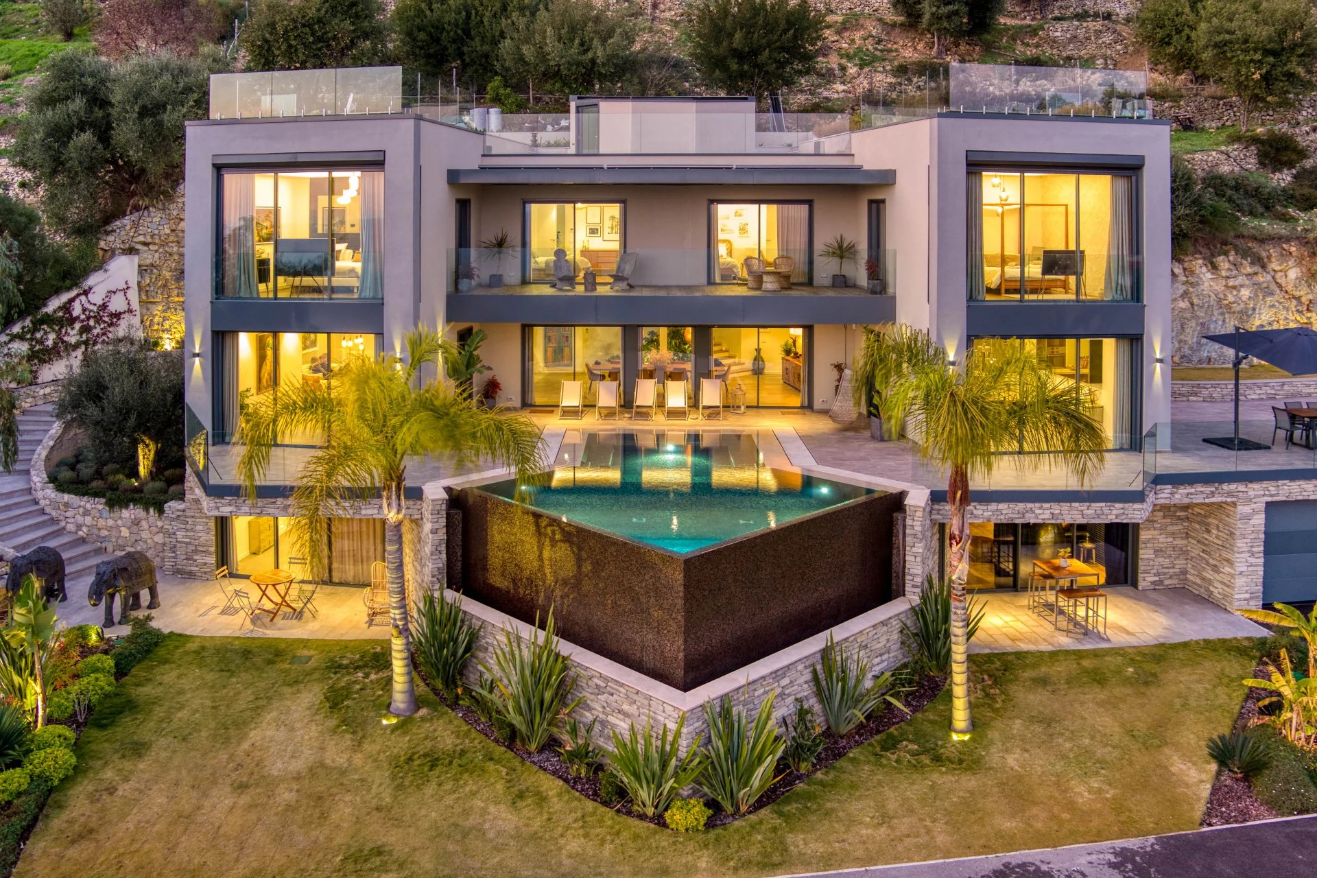 Eze - Villa contemporaine d'exception - vue mer panoramique