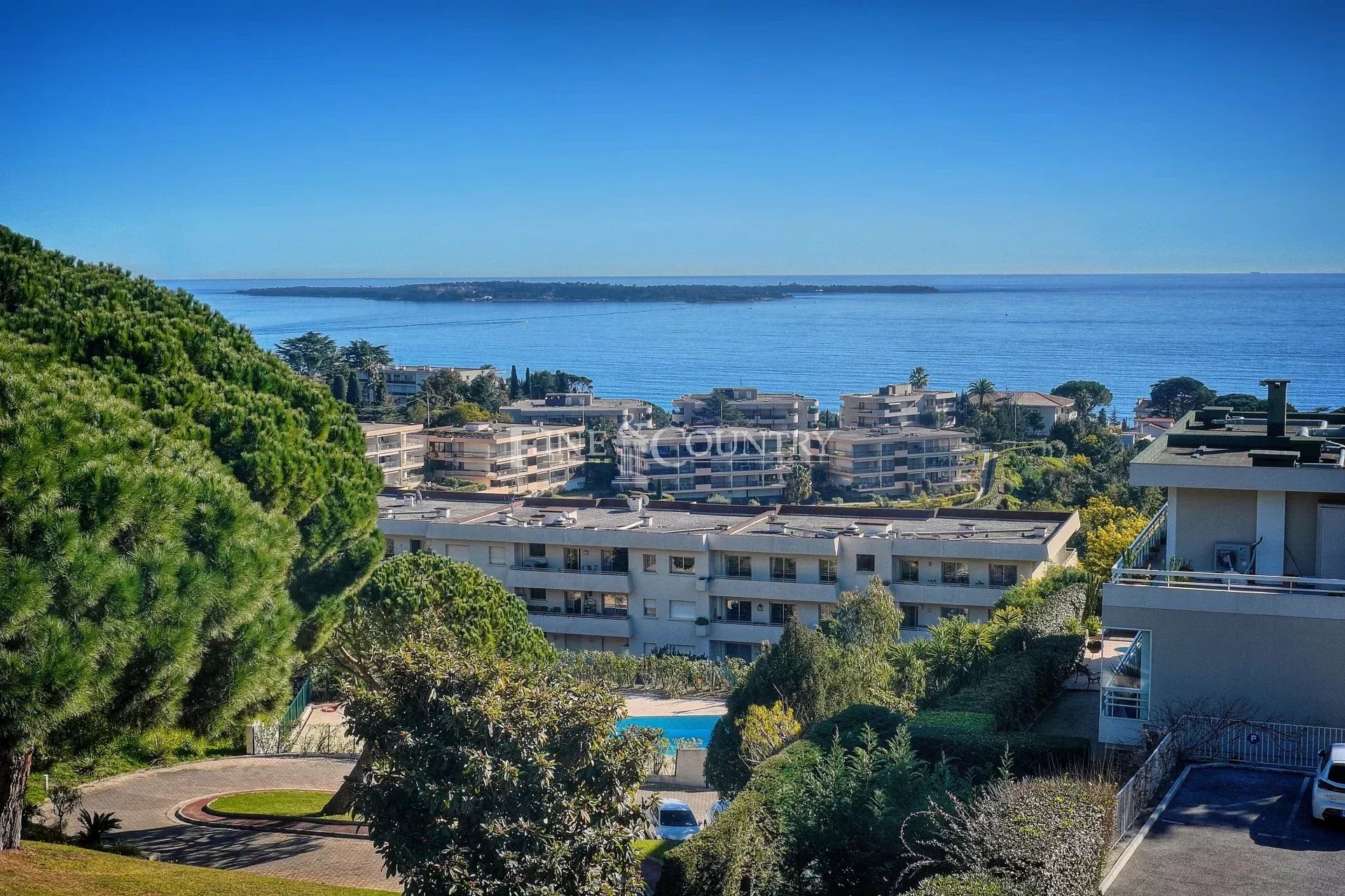 Photo of Villa for sale in Cannes with sea view