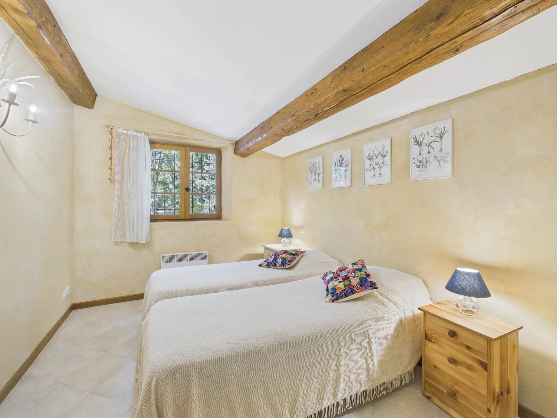 Authentic old stone house - TOURRETTES