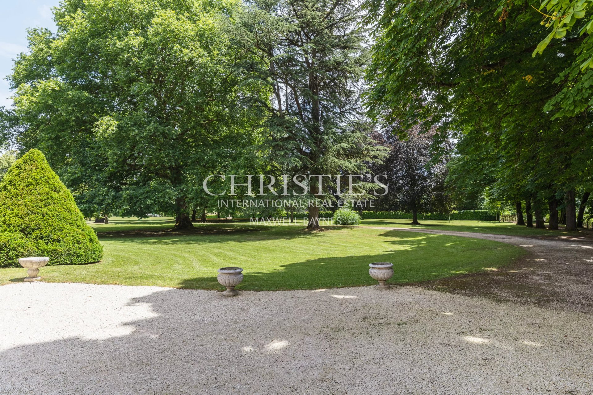 10 Bedroom Chateau's Image 32