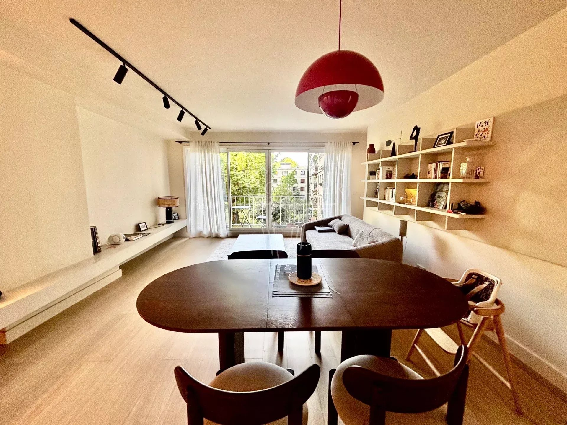 NEUILLY/BOIS. APPARTEMENT FAMILIAL LOCATION VIDE