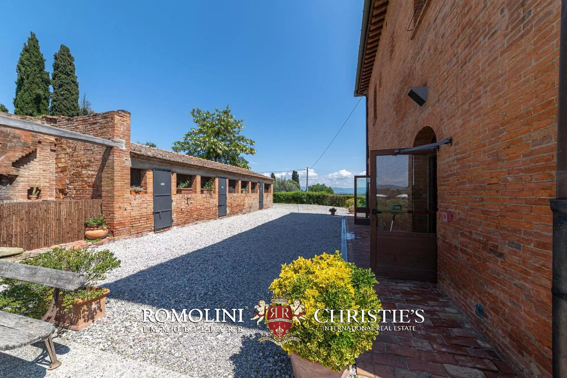 14 Bedroom Villa/Townhouse's Image 21
