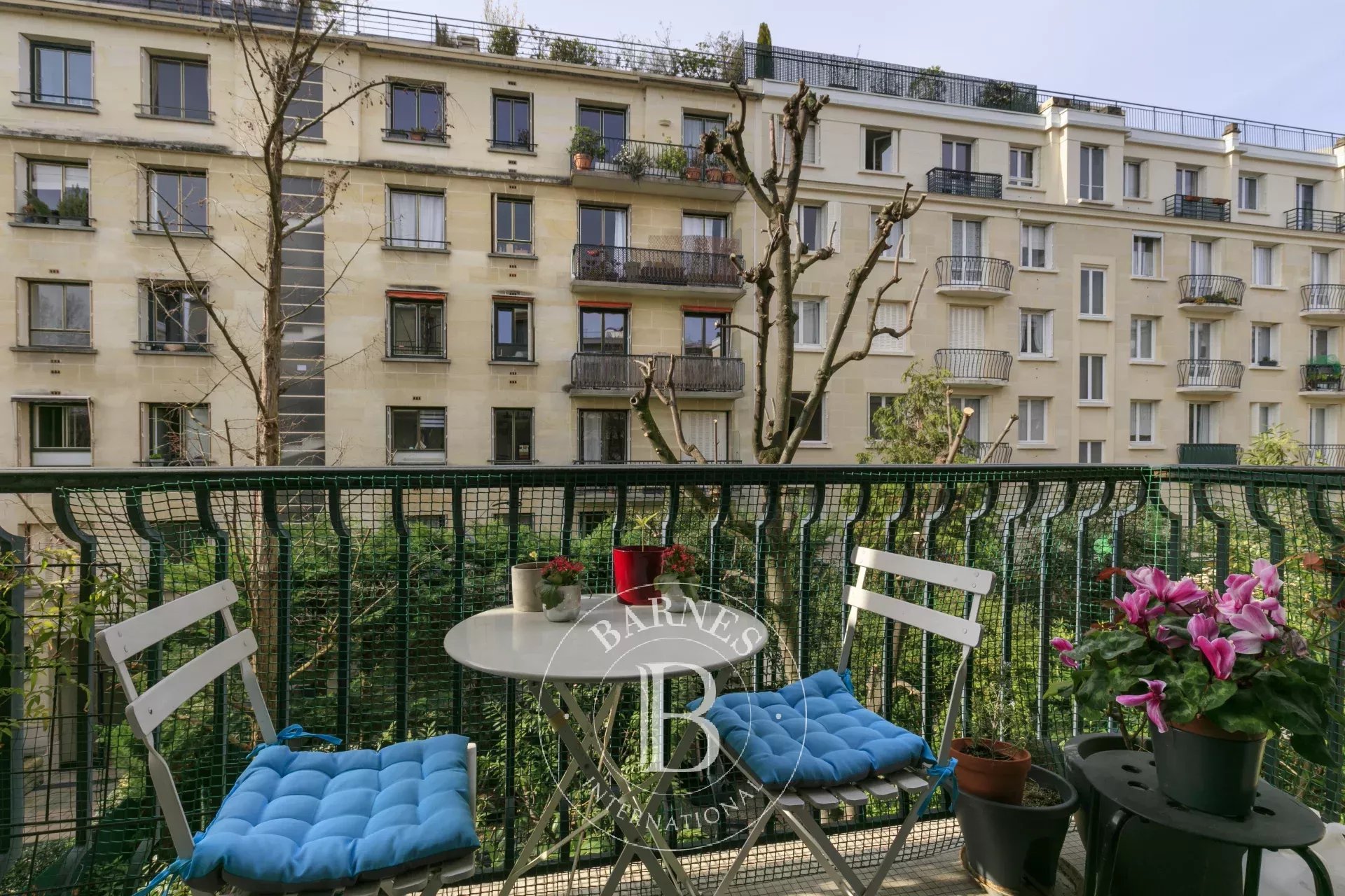 Exclusive listing - Neuilly-Golden Triangle - 3-bed apartment - Quiet and green surroundings - Balcony - picture 4