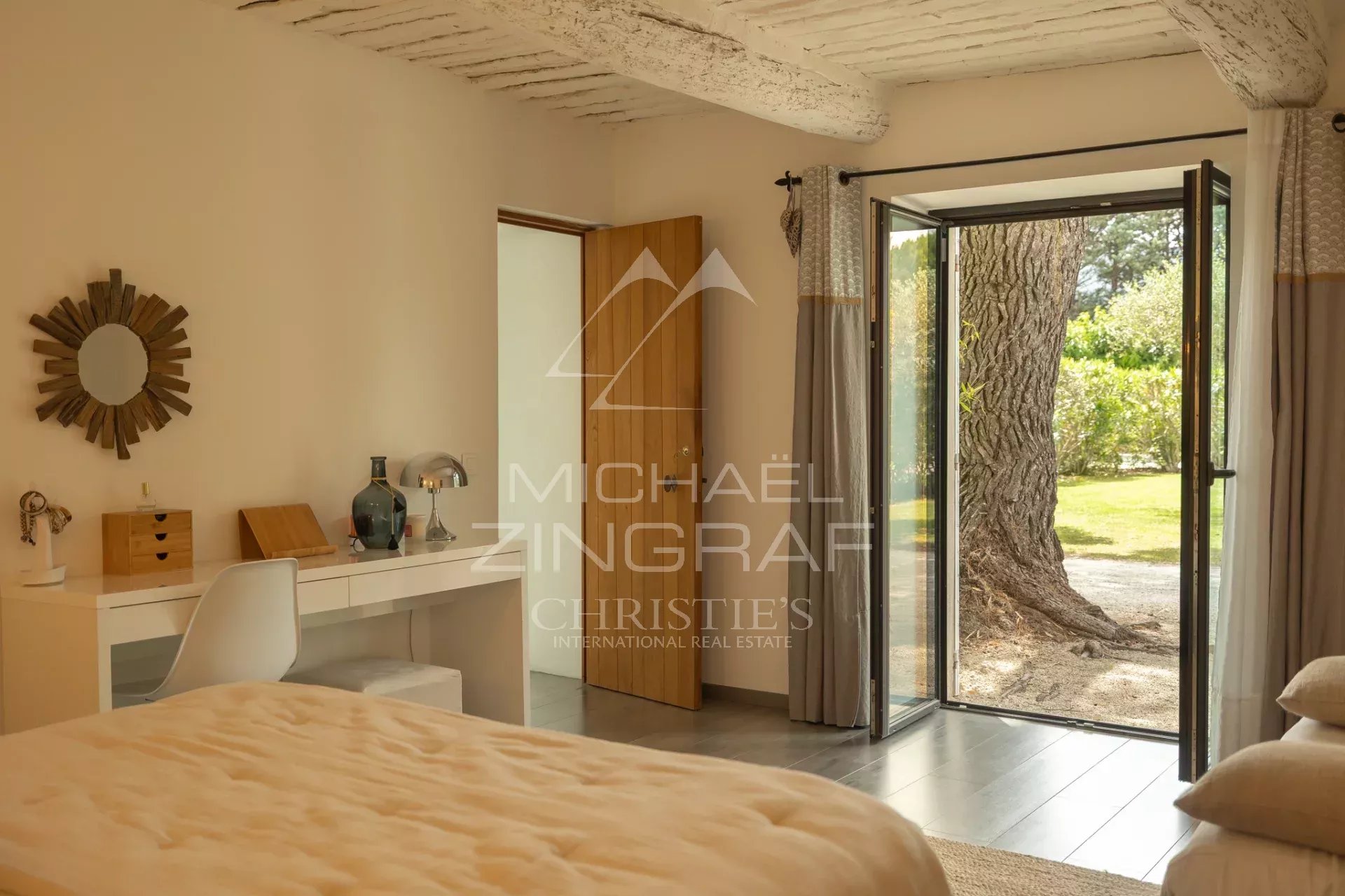 6 Bedroom Villa/Townhouse's Image 4