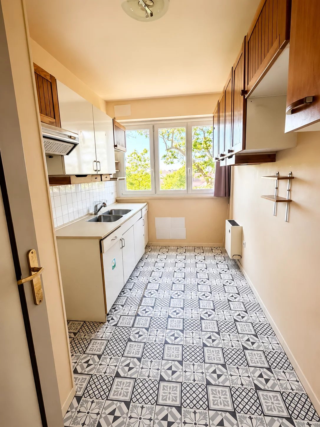 Charmant 2 pièces lumineux avec parking et cave – Idéal premier achat ou investissement - Photo 3