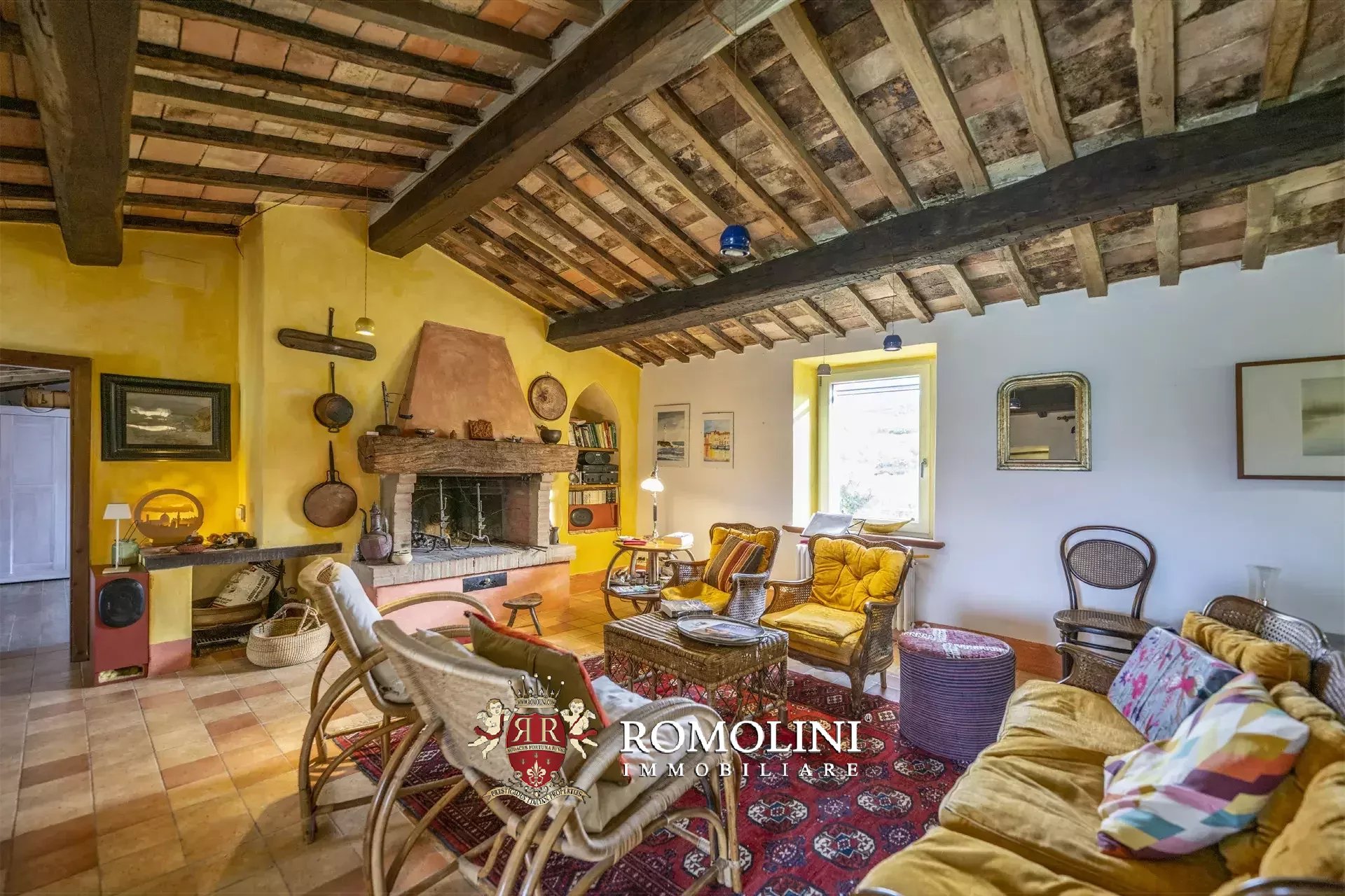 RUSTIC FARMHOUSE WITH POOL FOR SALE IN MOUNT AMIATA, MAREMMA
