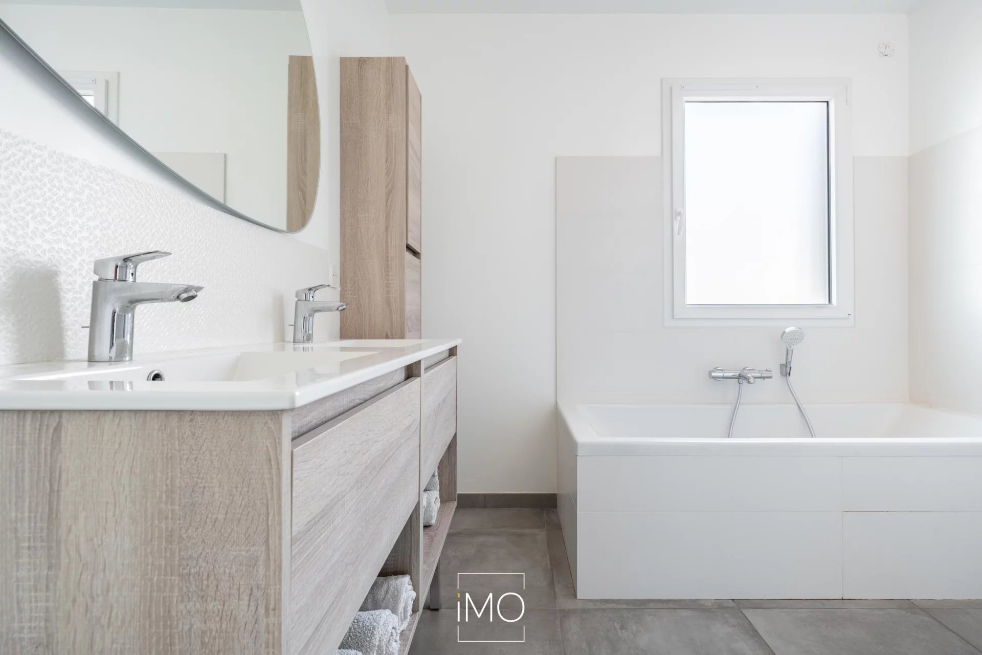 Maison 5 pièces de 126 m² centre village Ambérieux