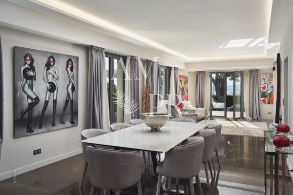 Cannes renovated 5 bedroom villa on La Croisette with sea view — photo 5