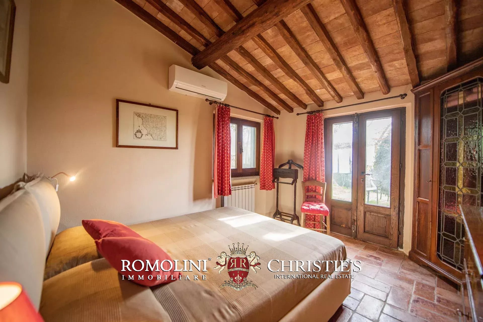 6 Bedroom Villa/Townhouse's Image 33