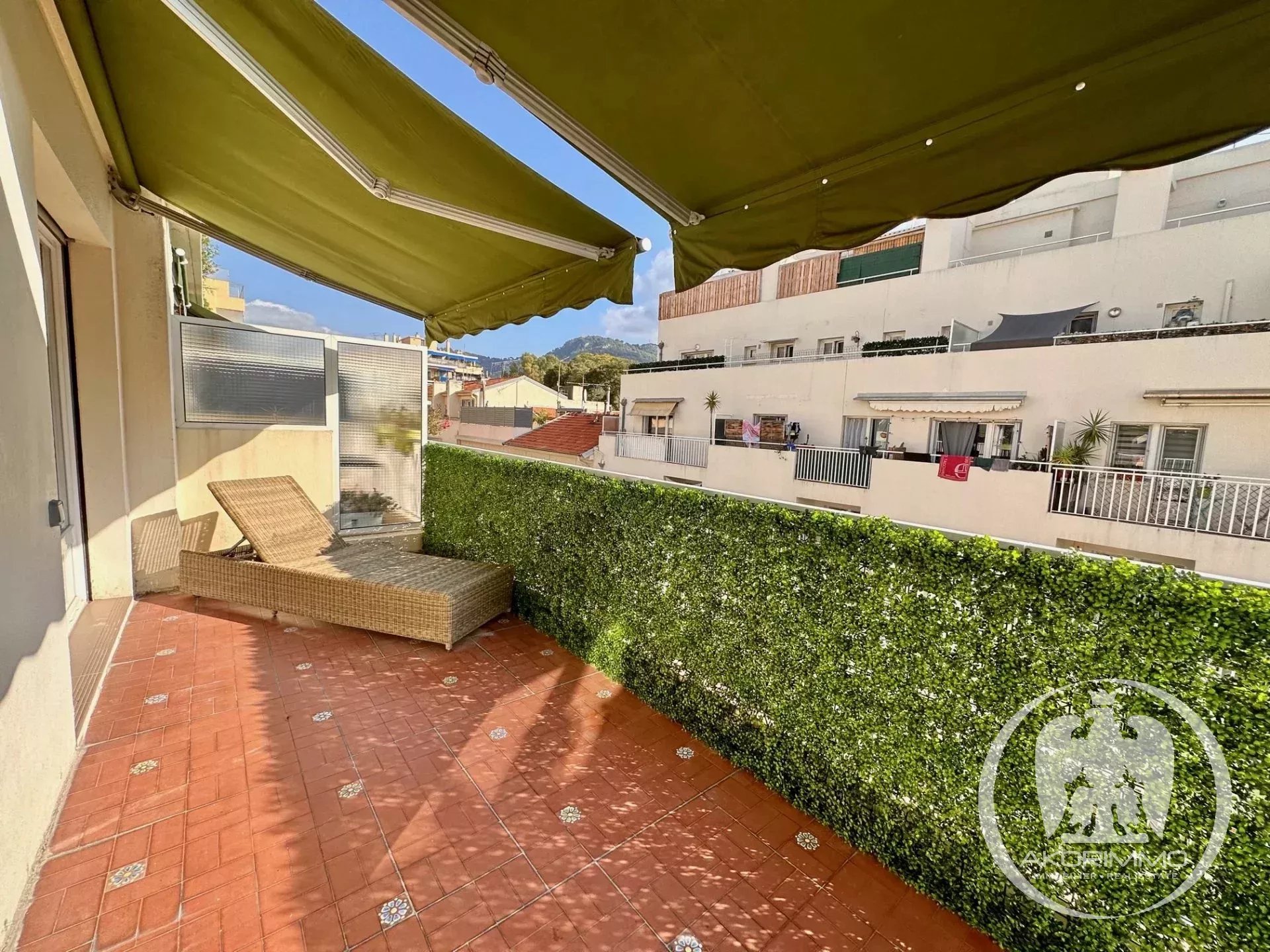 Sale of a 2-room apartment with terrace.
