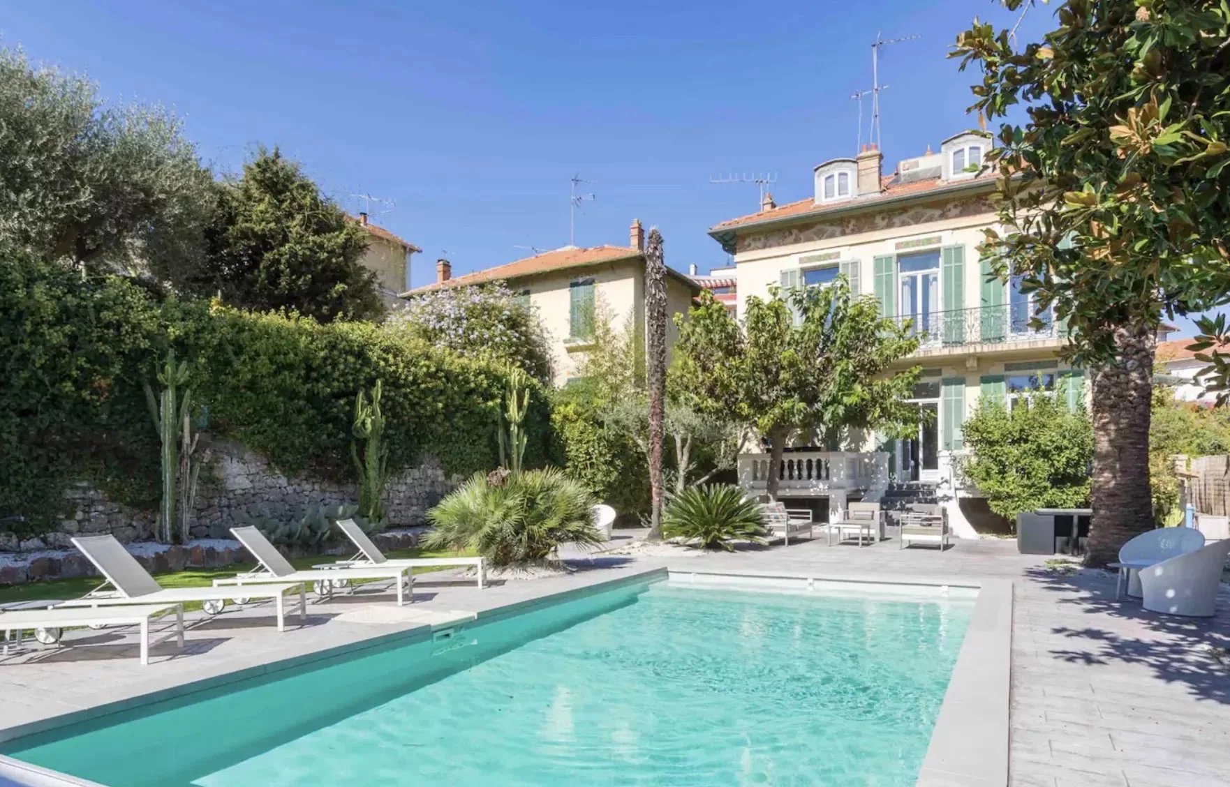CANNES - NEAR CROISETTE - 7-BEDROOM VILLA